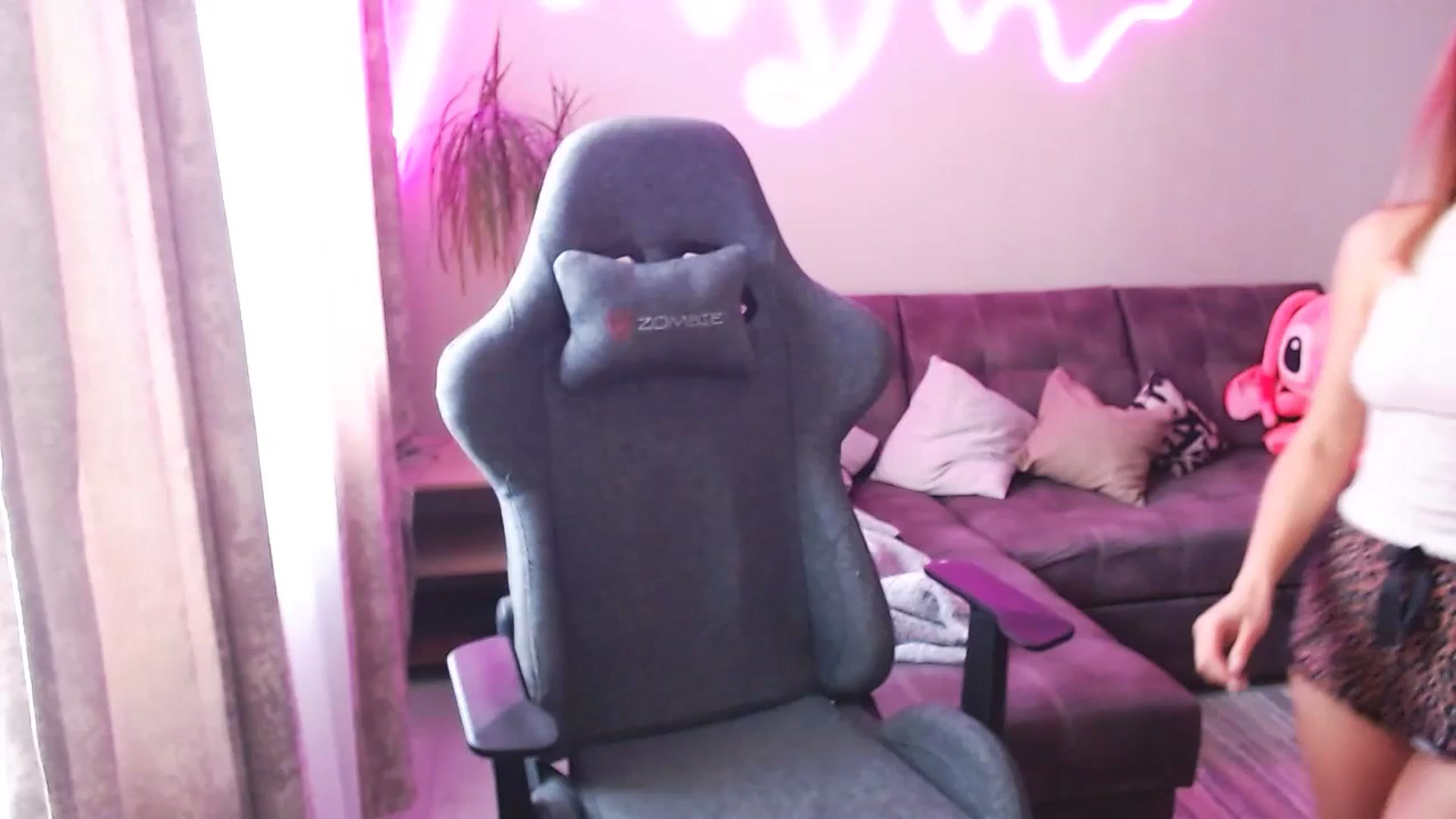 Gallery image thumbnail from BlackLovee's myfreecams stream on, 03/04/2026, 13:05 image 20 of 20