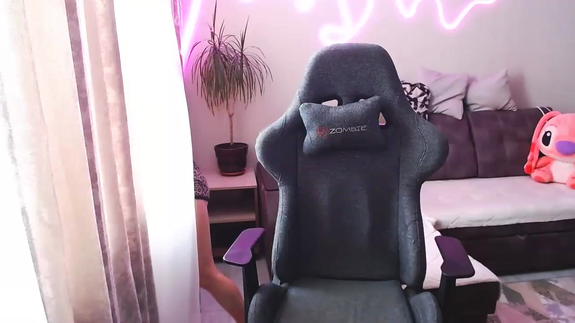 Gallery image thumbnail from BlackLovee's myfreecams stream on, 04/07/2026, 08:49 image 20 of 20
