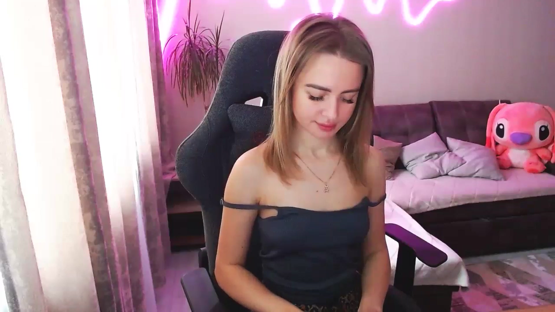 Gallery image thumbnail from BlackLovee's myfreecams stream on, 04/08/2026, 11:16 image 13 of 20