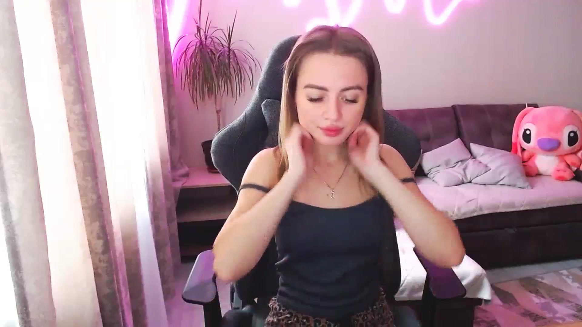 Gallery image thumbnail from BlackLovee's myfreecams stream on, 04/08/2026, 12:42 image 6 of 20