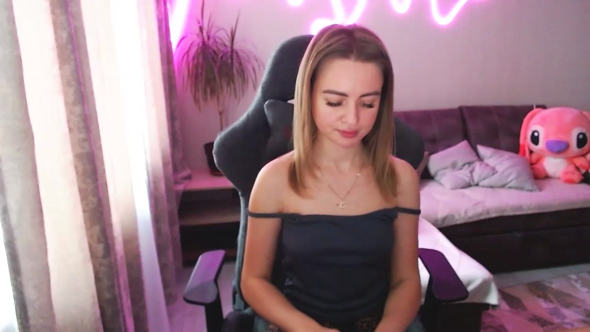 Gallery image thumbnail from BlackLovee's myfreecams stream on, 04/08/2026, 12:42 image 12 of 20