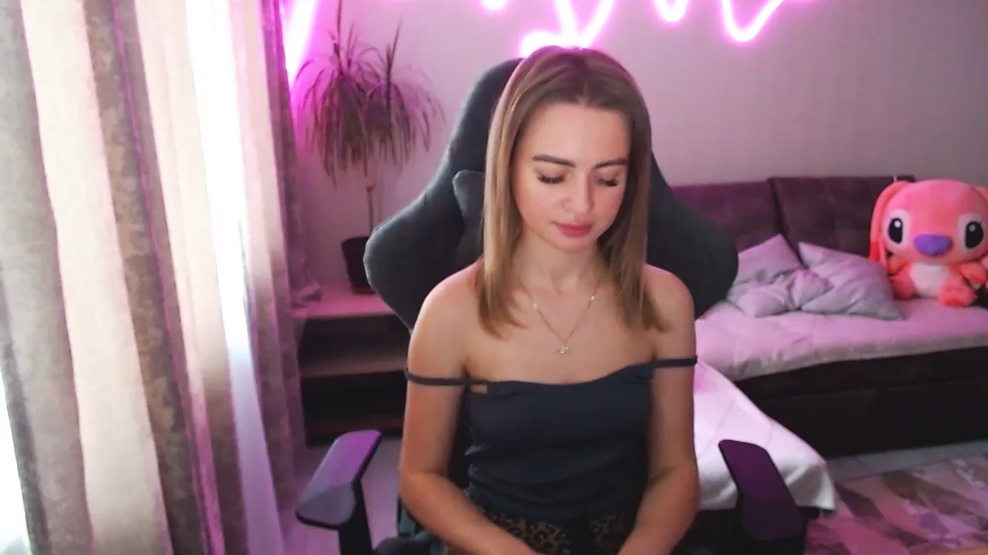 Gallery image thumbnail from BlackLovee's myfreecams stream on, 04/08/2026, 12:42 image 16 of 20
