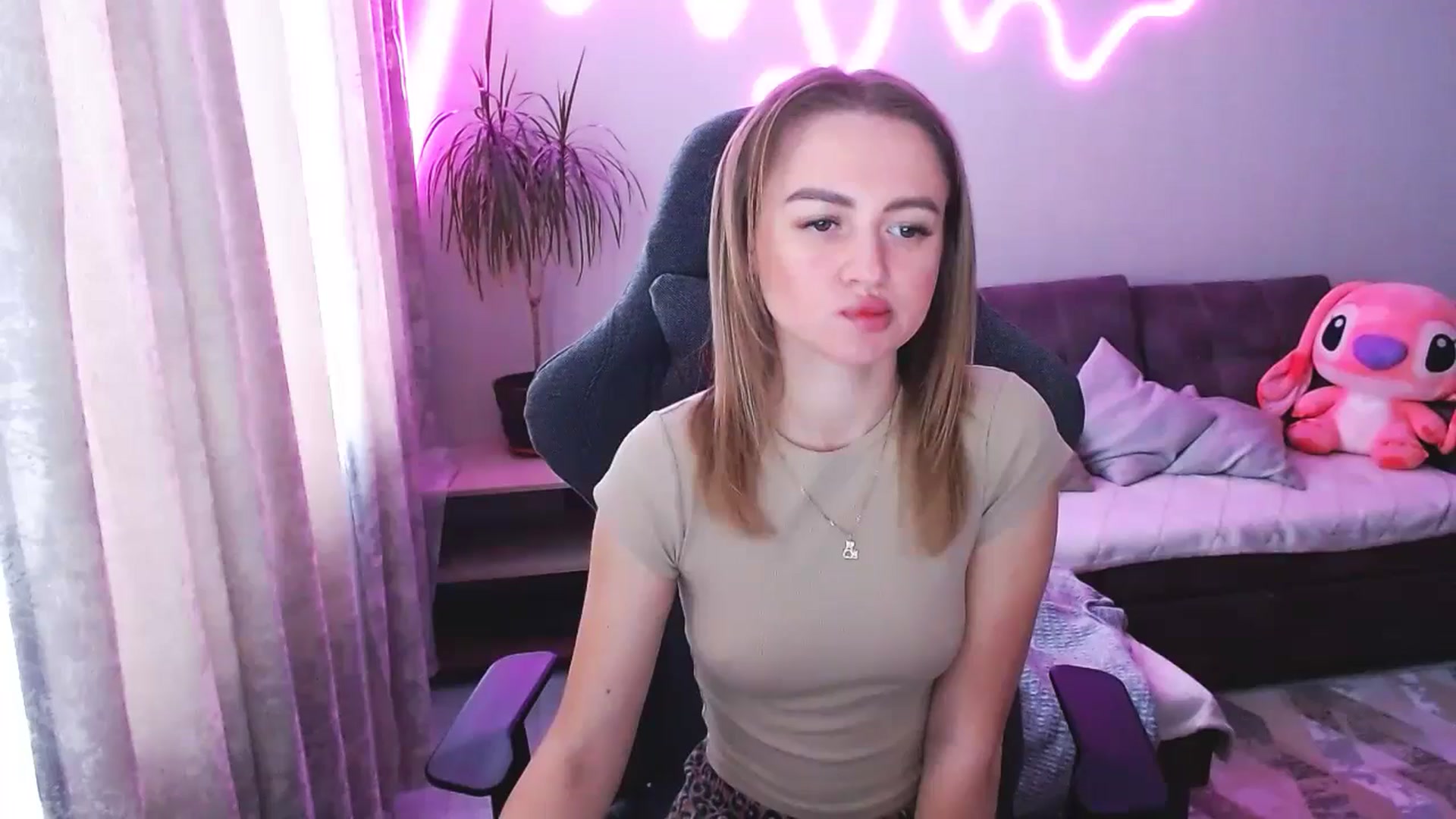 Gallery image thumbnail from BlackLovee's myfreecams stream on, 04/10/2026, 09:29 image 12 of 20