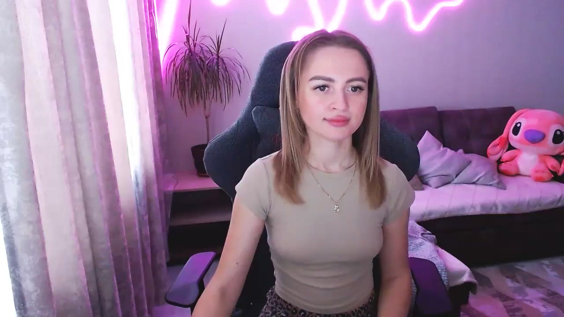 Gallery image thumbnail from BlackLovee's myfreecams stream on, 04/10/2026, 09:29 image 13 of 20