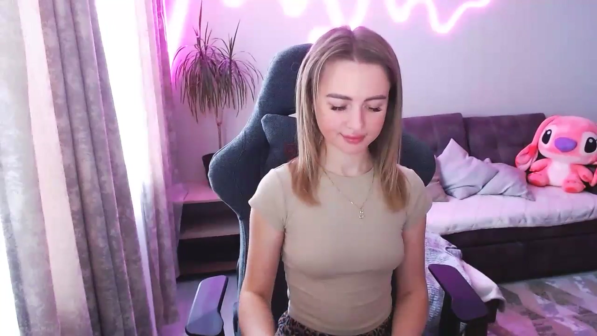 Gallery image thumbnail from BlackLovee's myfreecams stream on, 04/10/2026, 09:29 image 19 of 20