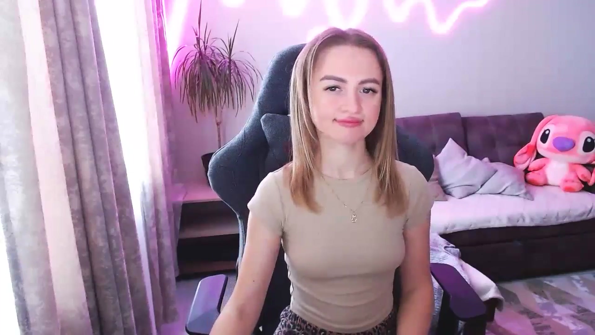 Gallery image thumbnail from BlackLovee's myfreecams stream on, 04/10/2026, 09:29 image 20 of 20