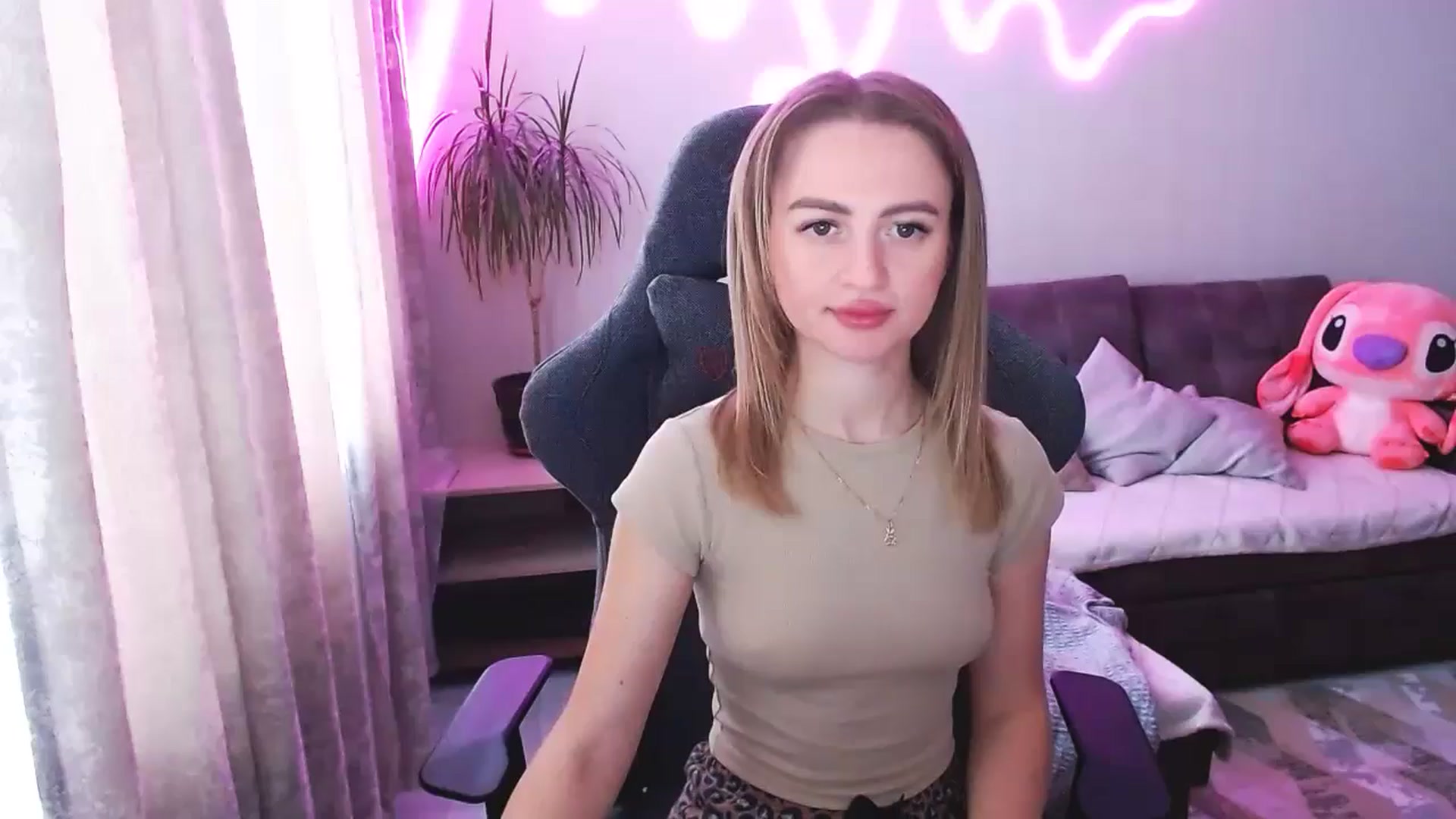 Gallery image thumbnail from BlackLovee's myfreecams stream on, 04/10/2026, 09:29 image 10 of 20