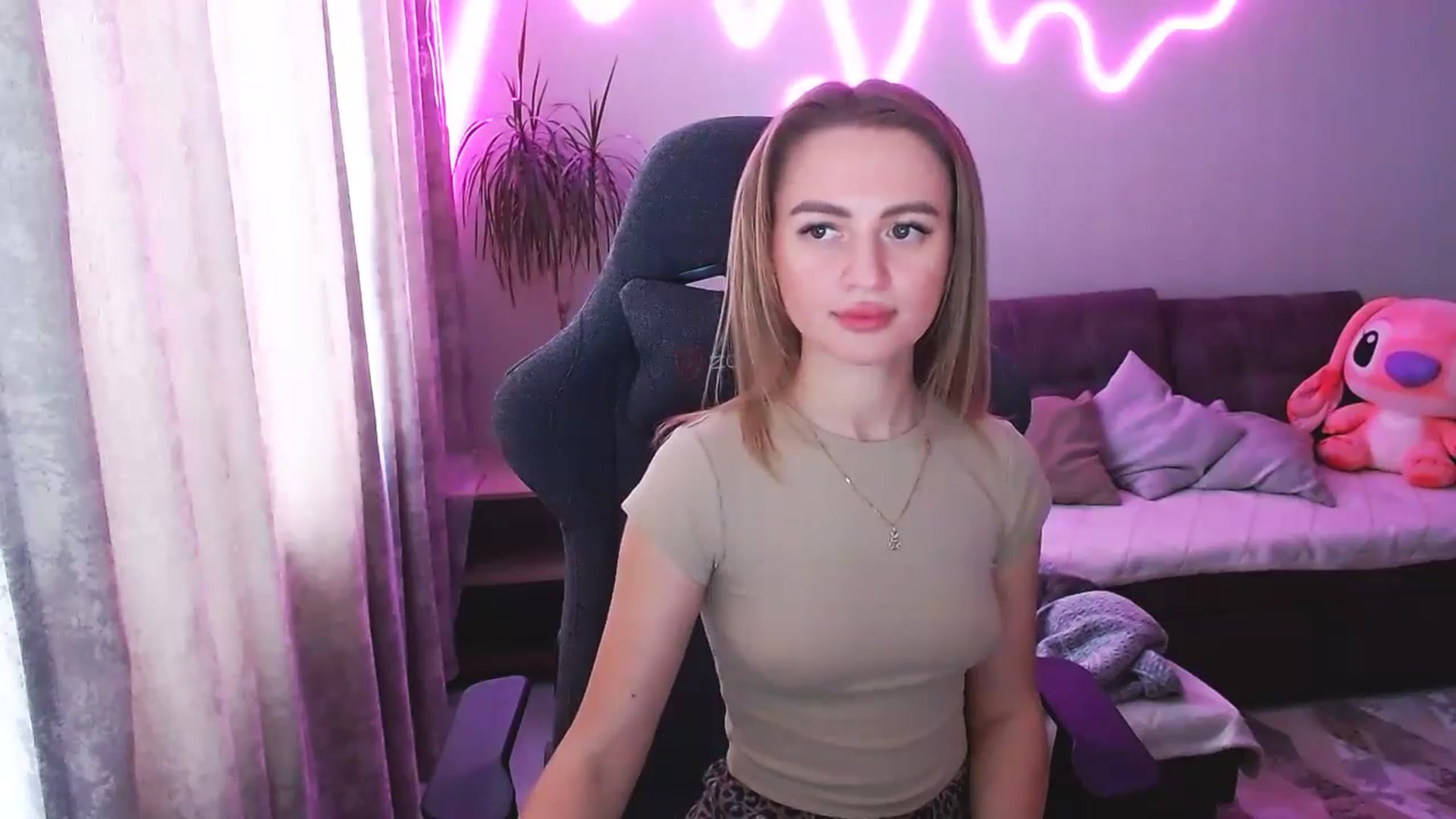 Gallery image thumbnail from BlackLovee's myfreecams stream on, 04/10/2026, 13:39 image 18 of 20