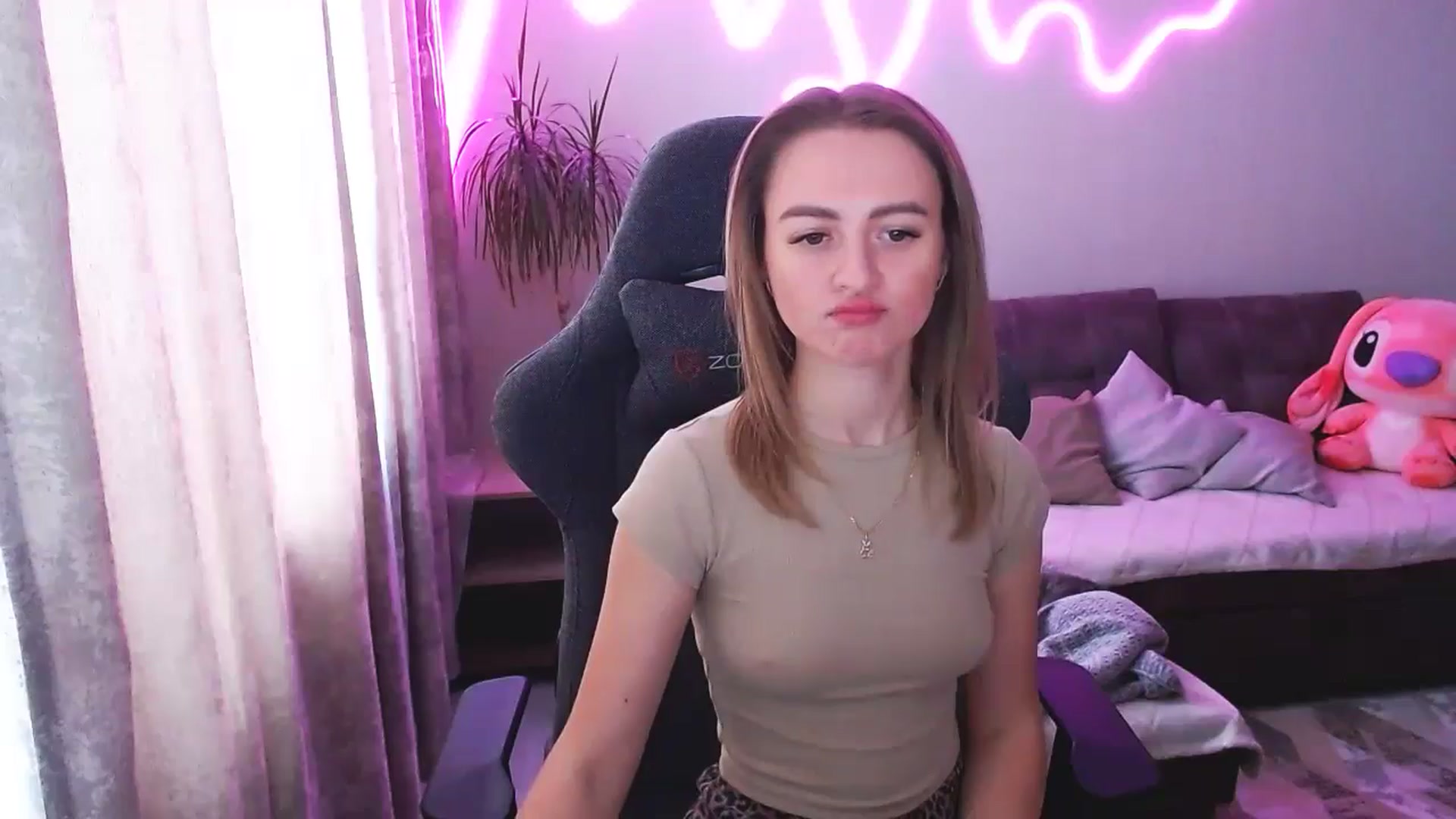 Gallery image thumbnail from BlackLovee's myfreecams stream on, 04/10/2026, 13:39 image 19 of 20