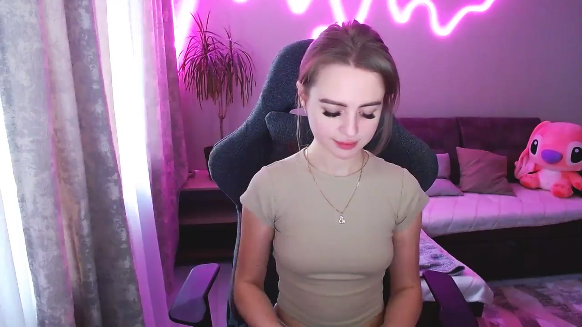 Gallery image thumbnail from BlackLovee's myfreecams stream on, 04/21/2026, 15:41 image 9 of 20