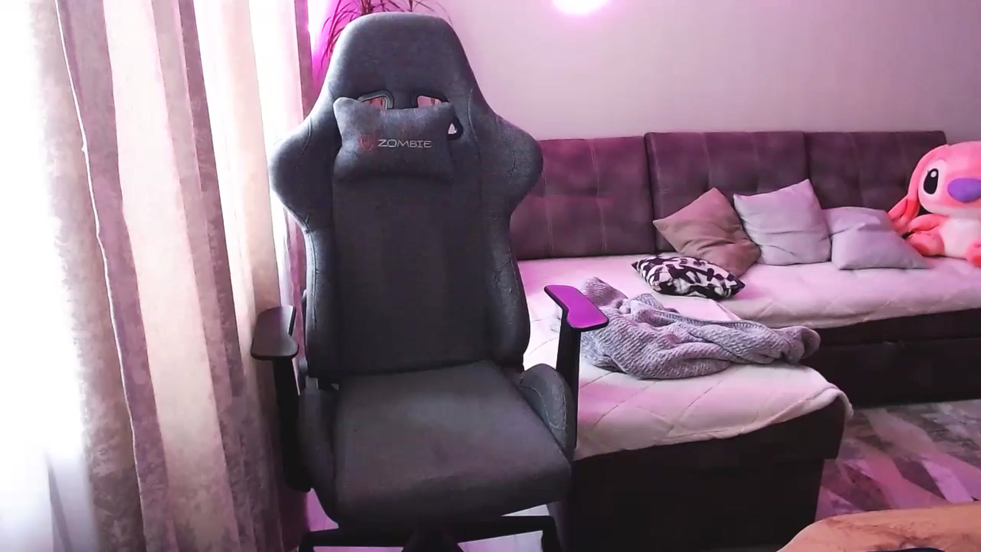 Gallery image thumbnail from BlackLovee's myfreecams stream on, 04/22/2026, 12:35 image 5 of 20