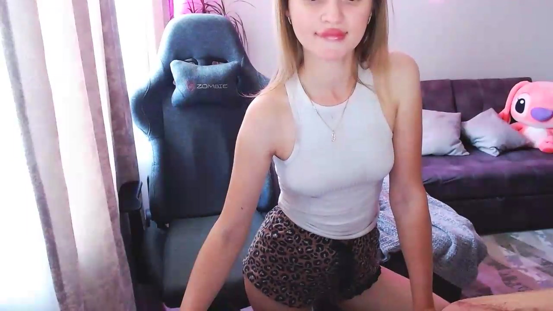 Gallery image thumbnail from BlackLovee's myfreecams stream on, 05/17/2026, 08:31 image 17 of 20