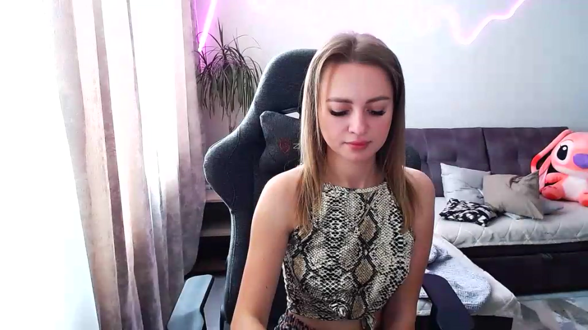 Gallery image thumbnail from BlackLovee's myfreecams stream on, 05/22/2026, 13:50 image 13 of 20