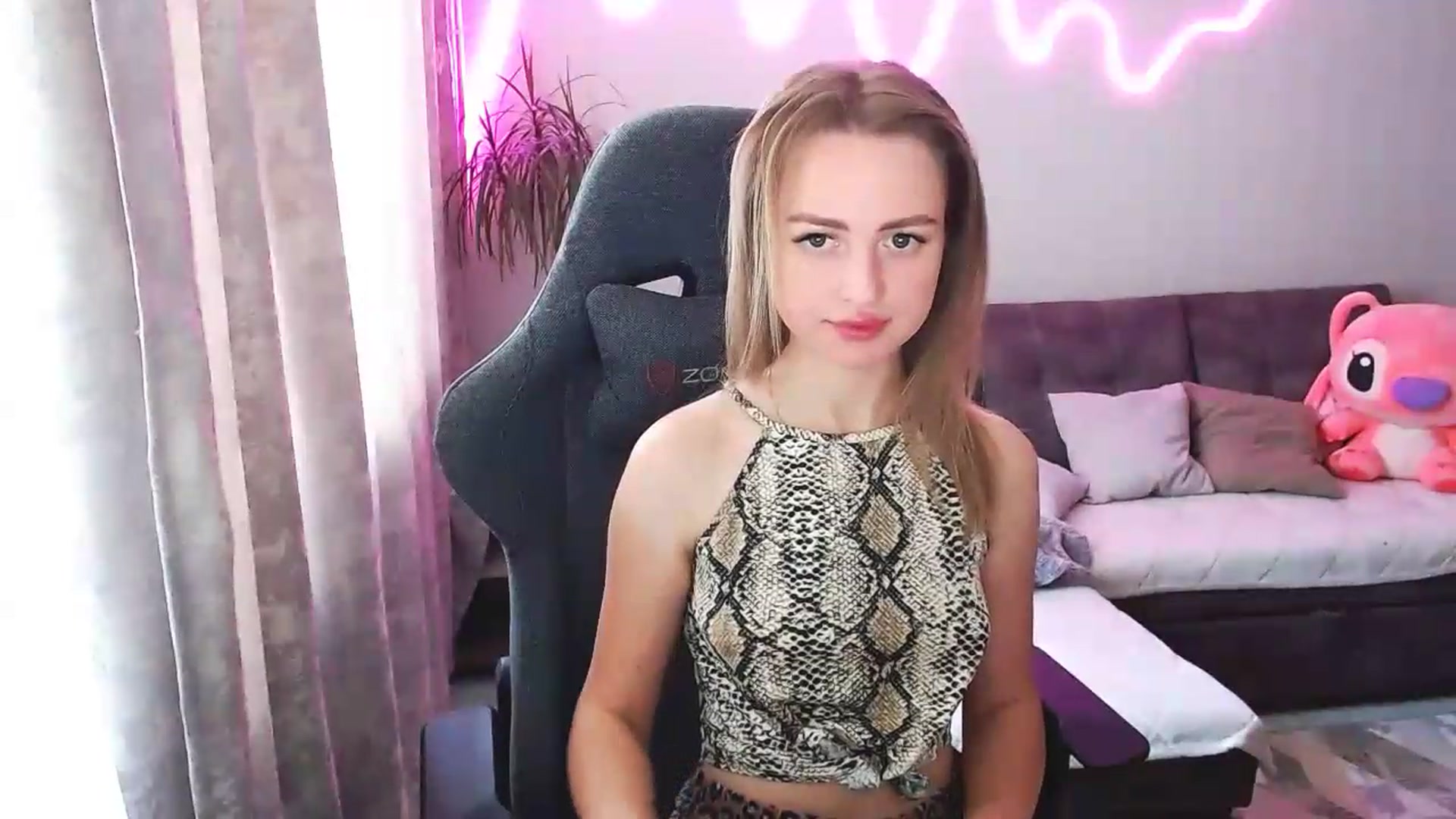 Gallery image thumbnail from BlackLovee's myfreecams stream on, 05/25/2026, 08:22 image 5 of 20