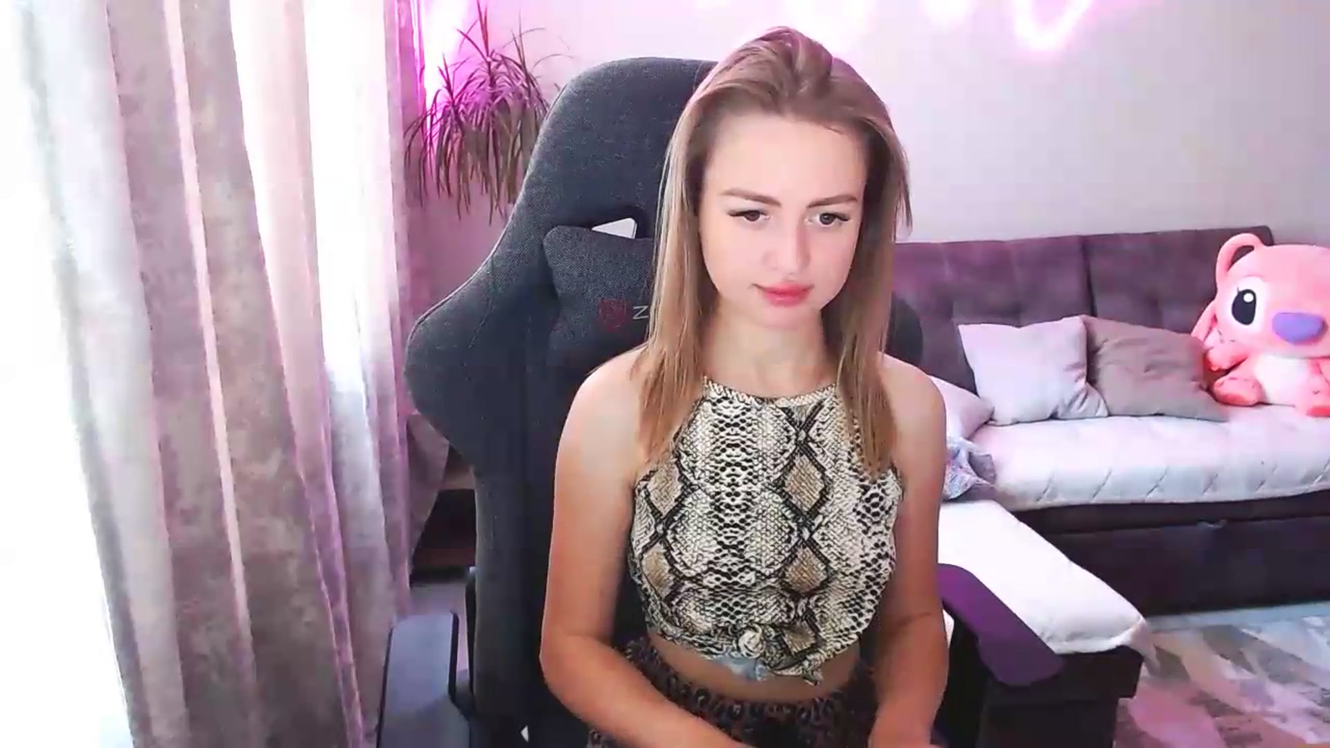 Gallery image thumbnail from BlackLovee's myfreecams stream on, 05/25/2026, 08:22 image 12 of 20