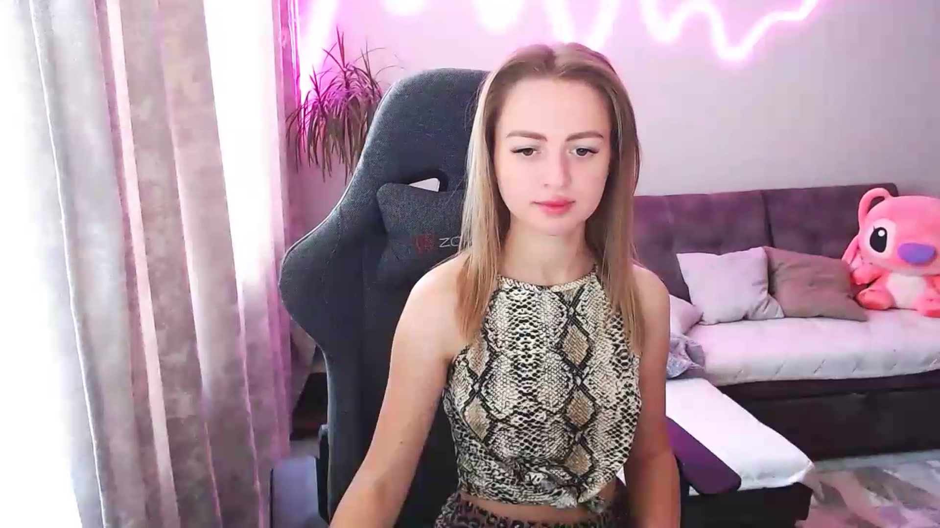 Gallery image thumbnail from BlackLovee's myfreecams stream on, 05/25/2026, 08:22 image 4 of 20