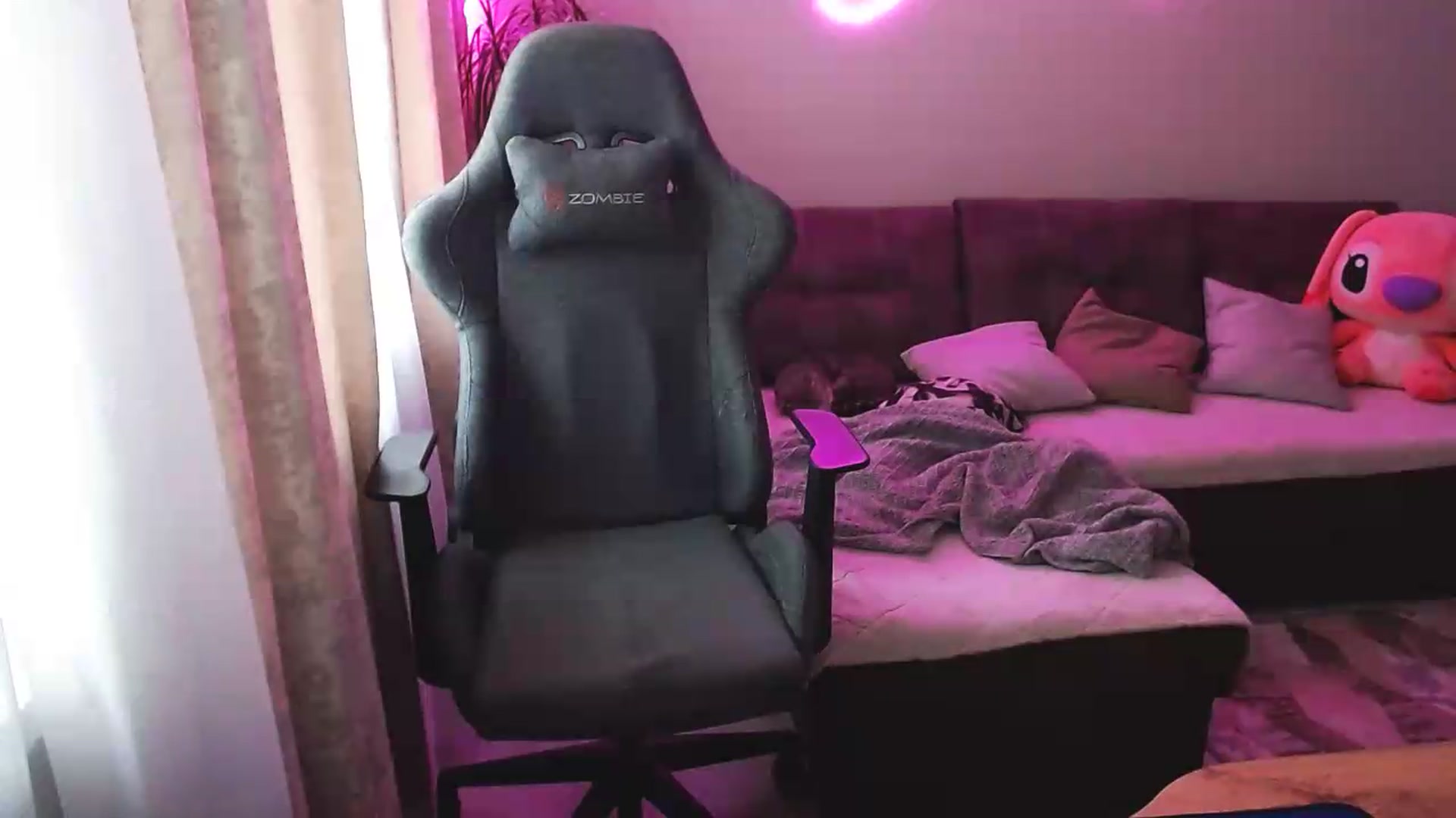 Gallery image thumbnail from BlackLovee's myfreecams stream on, 05/26/2026, 10:45 image 19 of 20