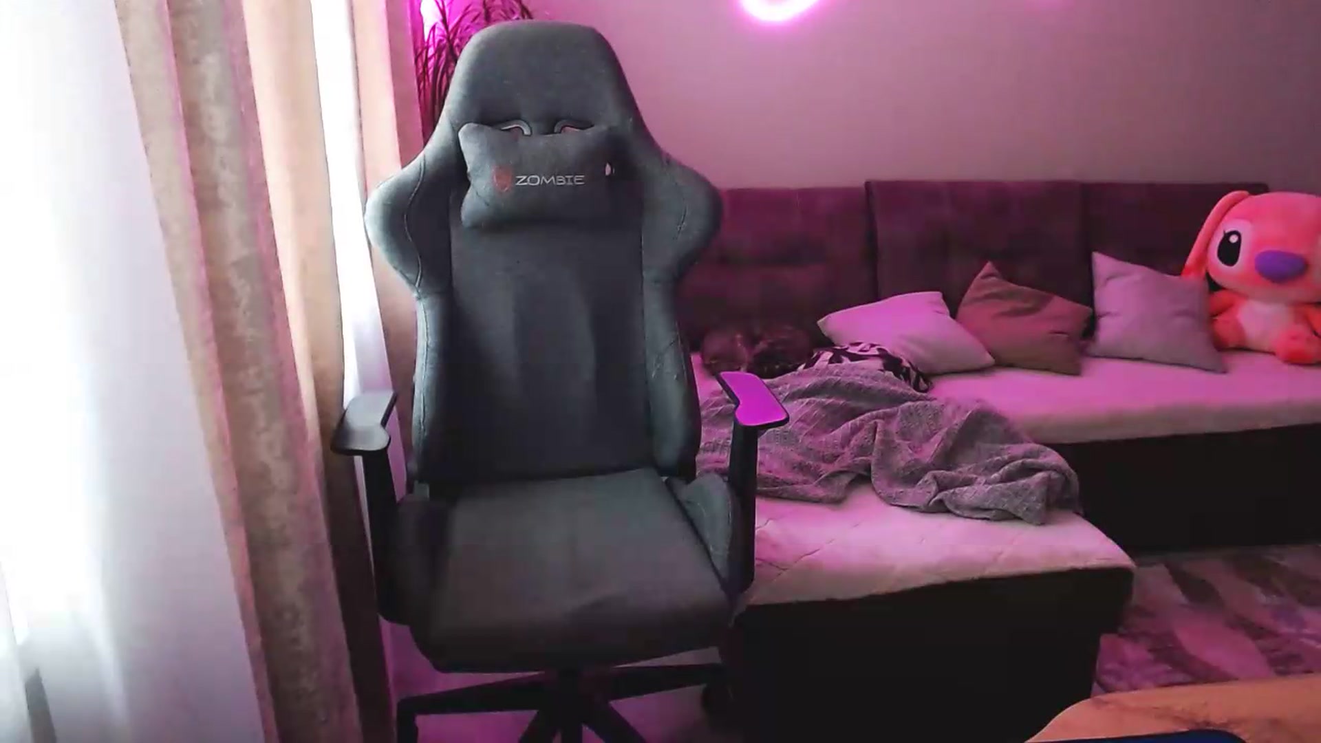 Gallery image thumbnail from BlackLovee's myfreecams stream on, 05/26/2026, 10:45 image 18 of 20