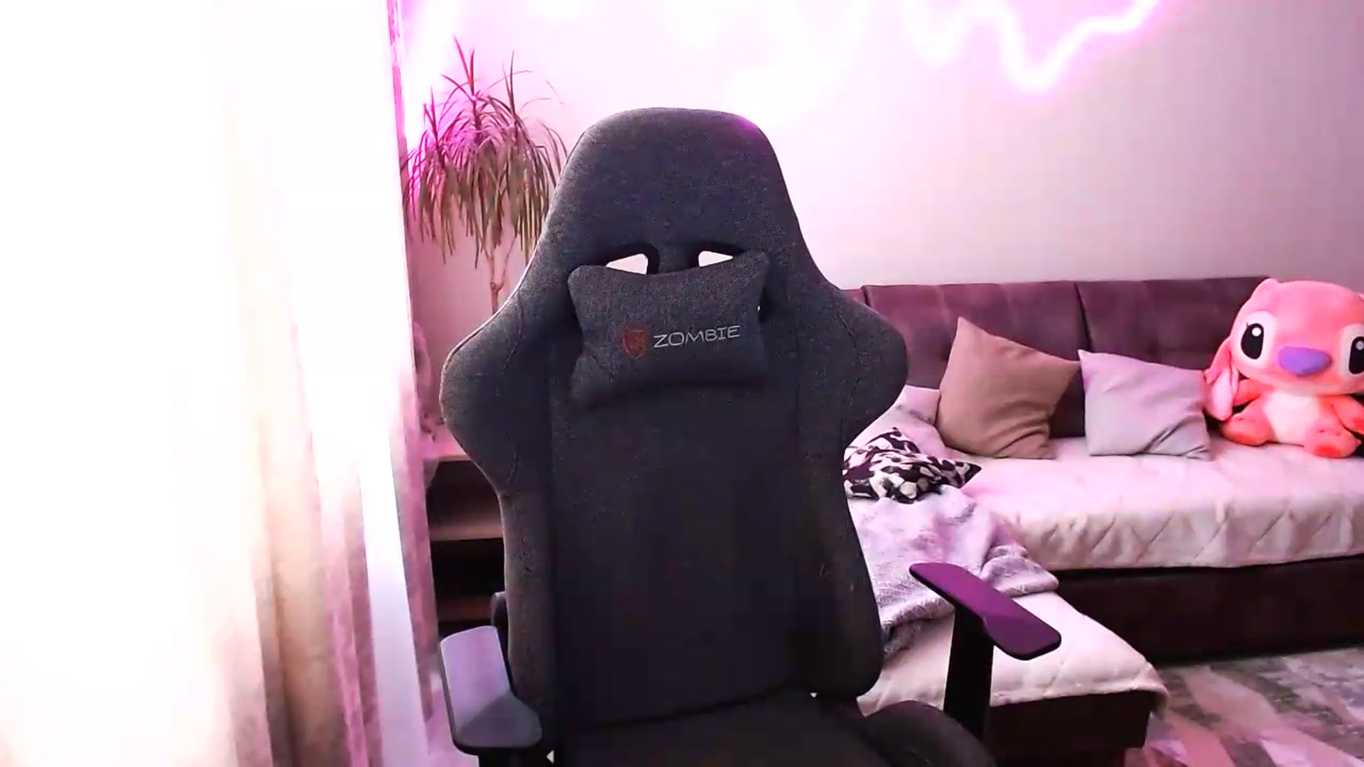 Gallery image thumbnail from BlackLovee's myfreecams stream on, 06/02/2026, 10:53 image 13 of 20