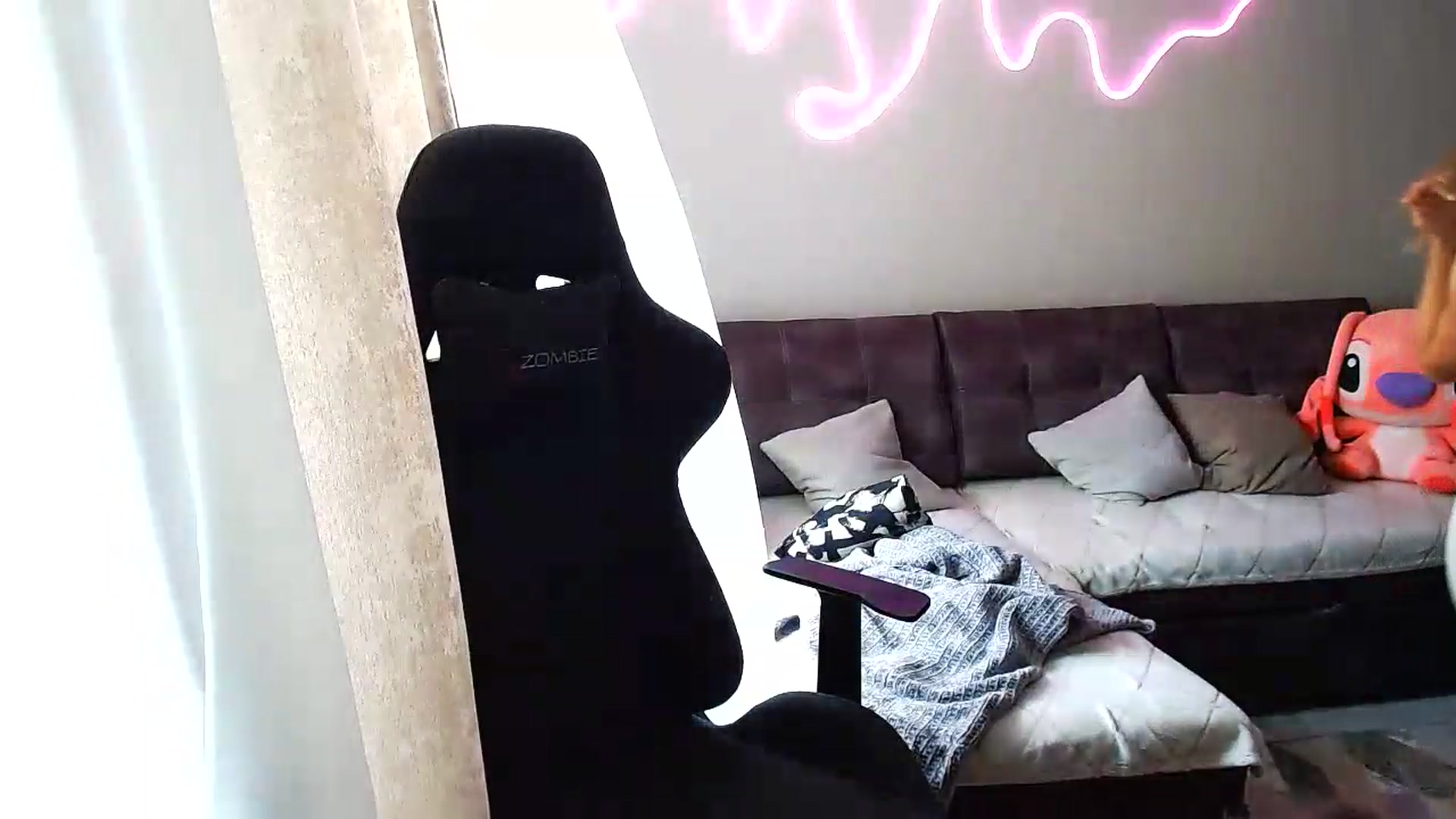 Gallery image thumbnail from BlackLovee's myfreecams stream on, 06/15/2026, 08:40 image 11 of 20