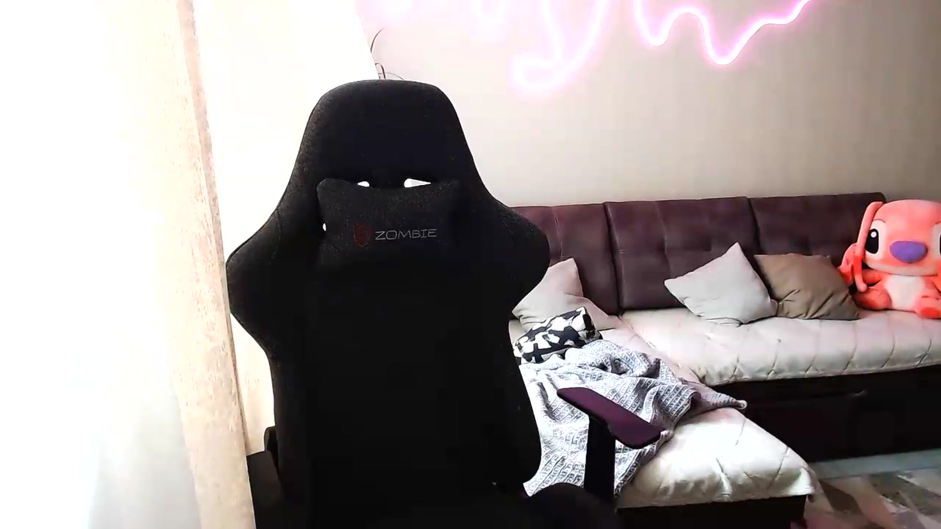 Gallery image thumbnail from BlackLovee's myfreecams stream on, 06/15/2026, 08:40 image 9 of 20