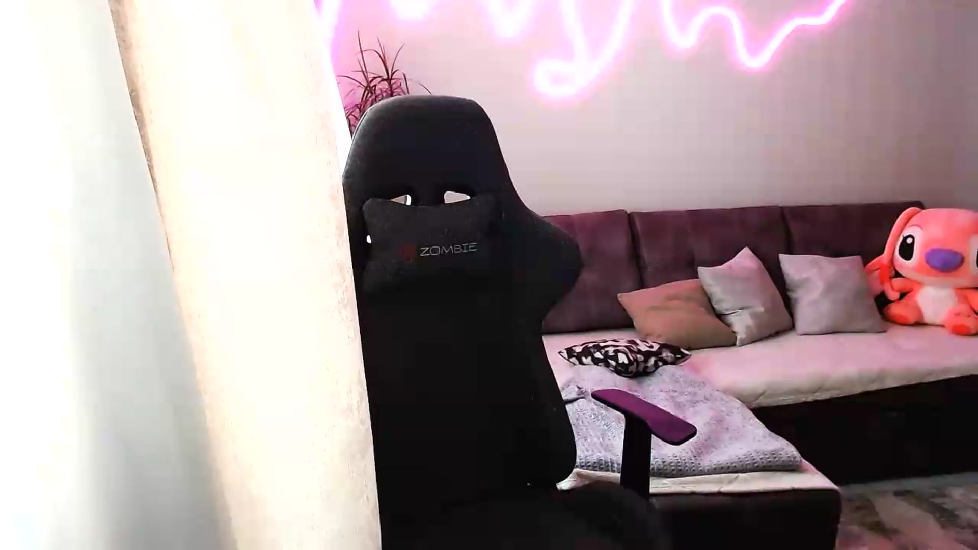 Gallery image thumbnail from BlackLovee's myfreecams stream on, 06/20/2026, 08:48 image 3 of 20