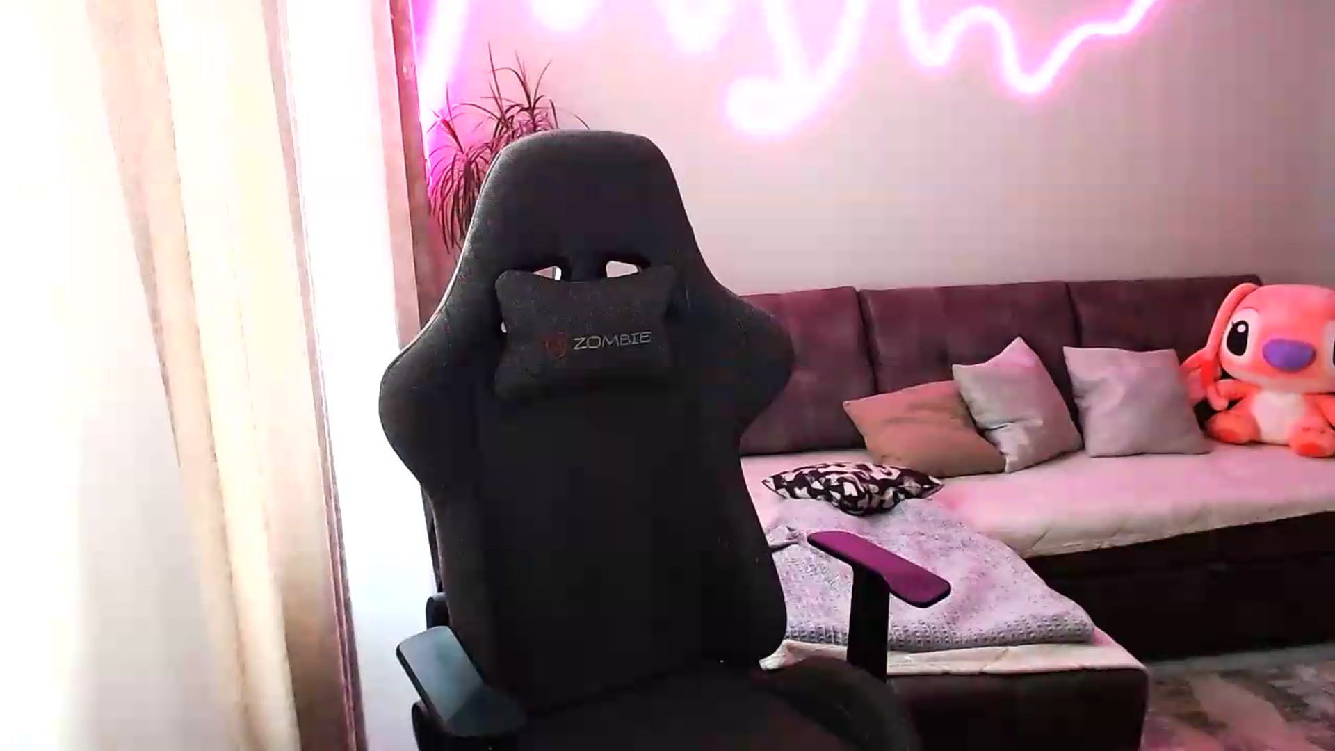 Gallery image thumbnail from BlackLovee's myfreecams stream on, 06/20/2026, 08:48 image 4 of 20