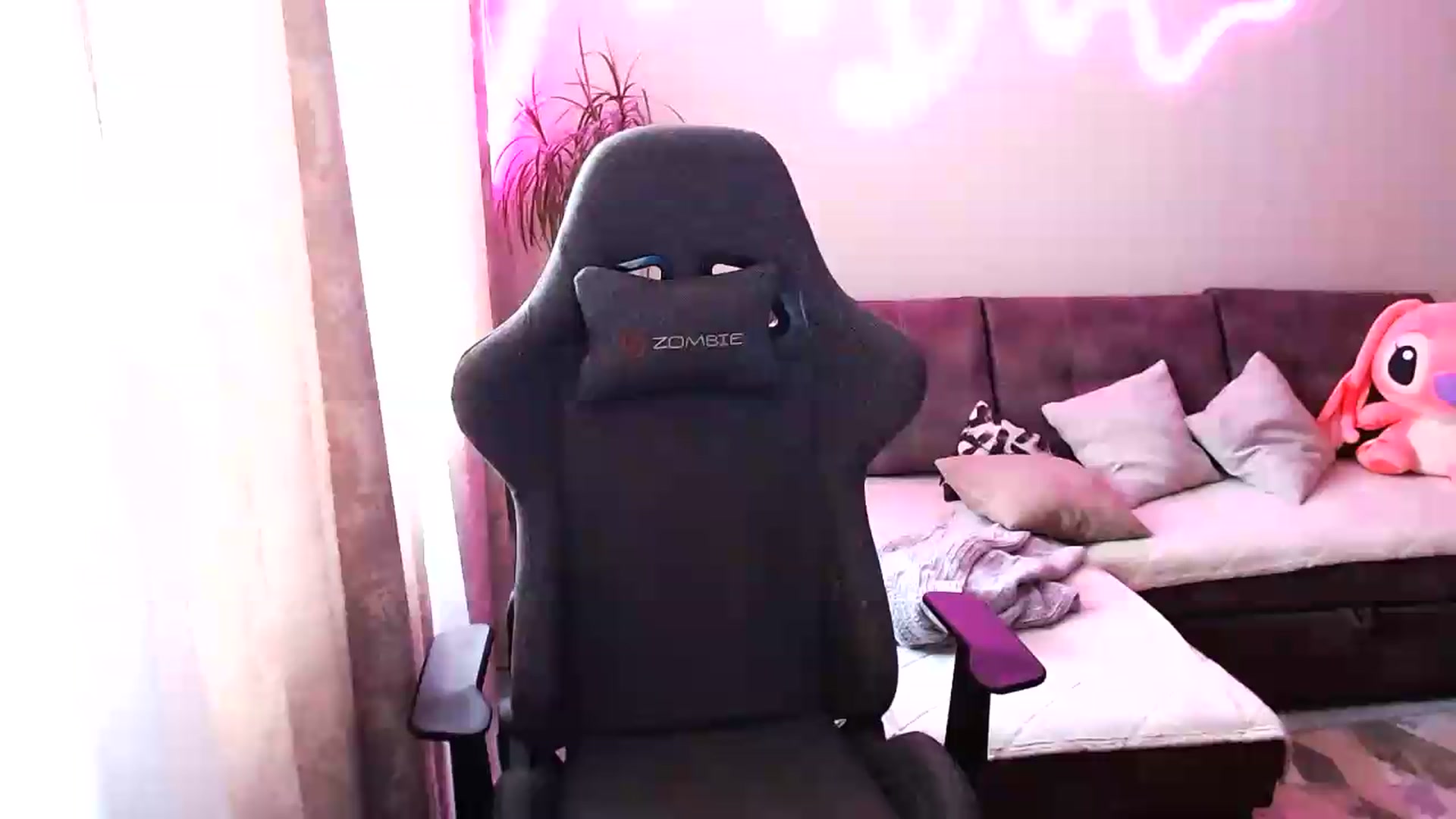Gallery image thumbnail from BlackLovee's myfreecams stream on, 06/22/2026, 07:16 image 1 of 20