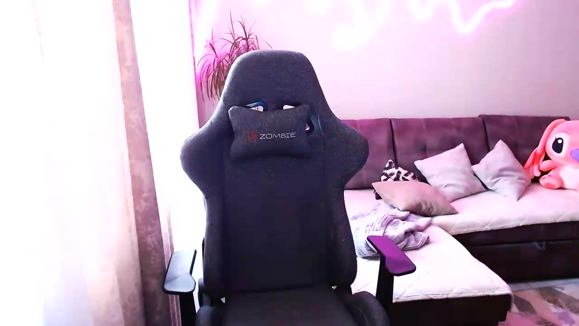 Gallery image thumbnail from BlackLovee's myfreecams stream on, 06/22/2026, 07:16 image 2 of 20