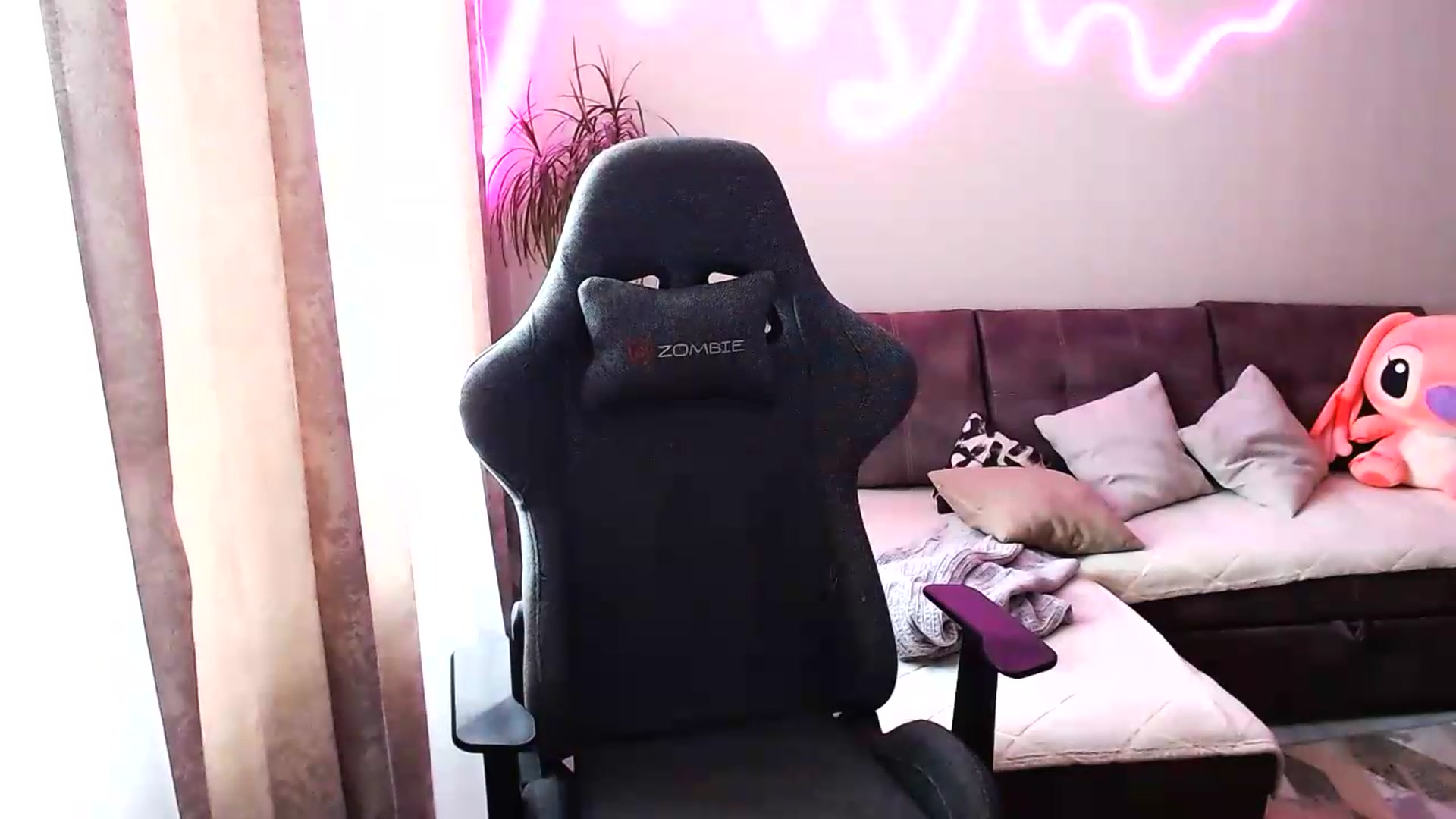 Gallery image thumbnail from BlackLovee's myfreecams stream on, 06/22/2026, 08:54 image 12 of 20