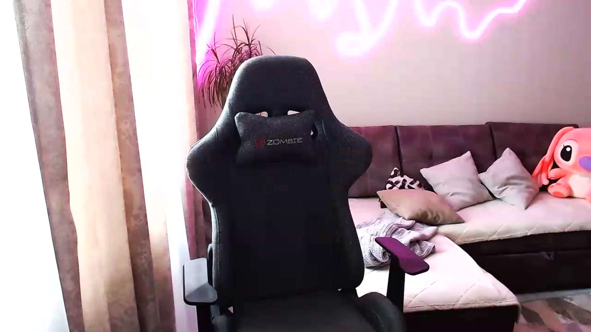 Gallery image thumbnail from BlackLovee's myfreecams stream on, 06/22/2026, 08:54 image 11 of 20