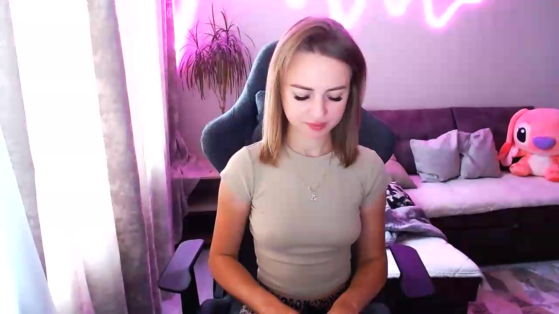 Gallery image thumbnail from BlackLovee's myfreecams stream on, 06/26/2026, 07:17 image 2 of 20