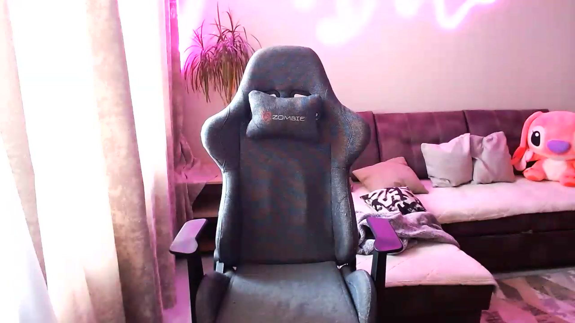 Gallery image thumbnail from BlackLovee's myfreecams stream on, 06/26/2026, 07:17 image 19 of 20