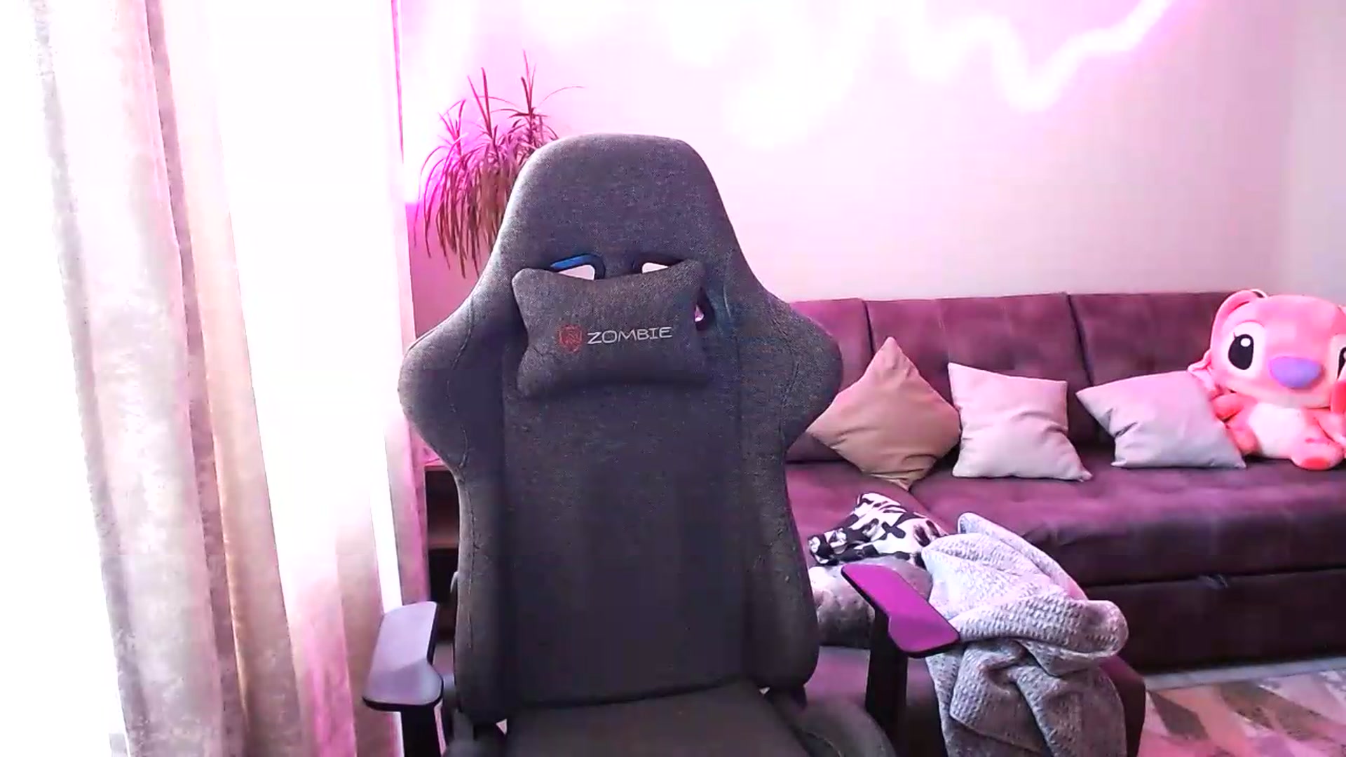 Gallery image thumbnail from BlackLovee's myfreecams stream on, 07/07/2026, 06:33 image 17 of 20