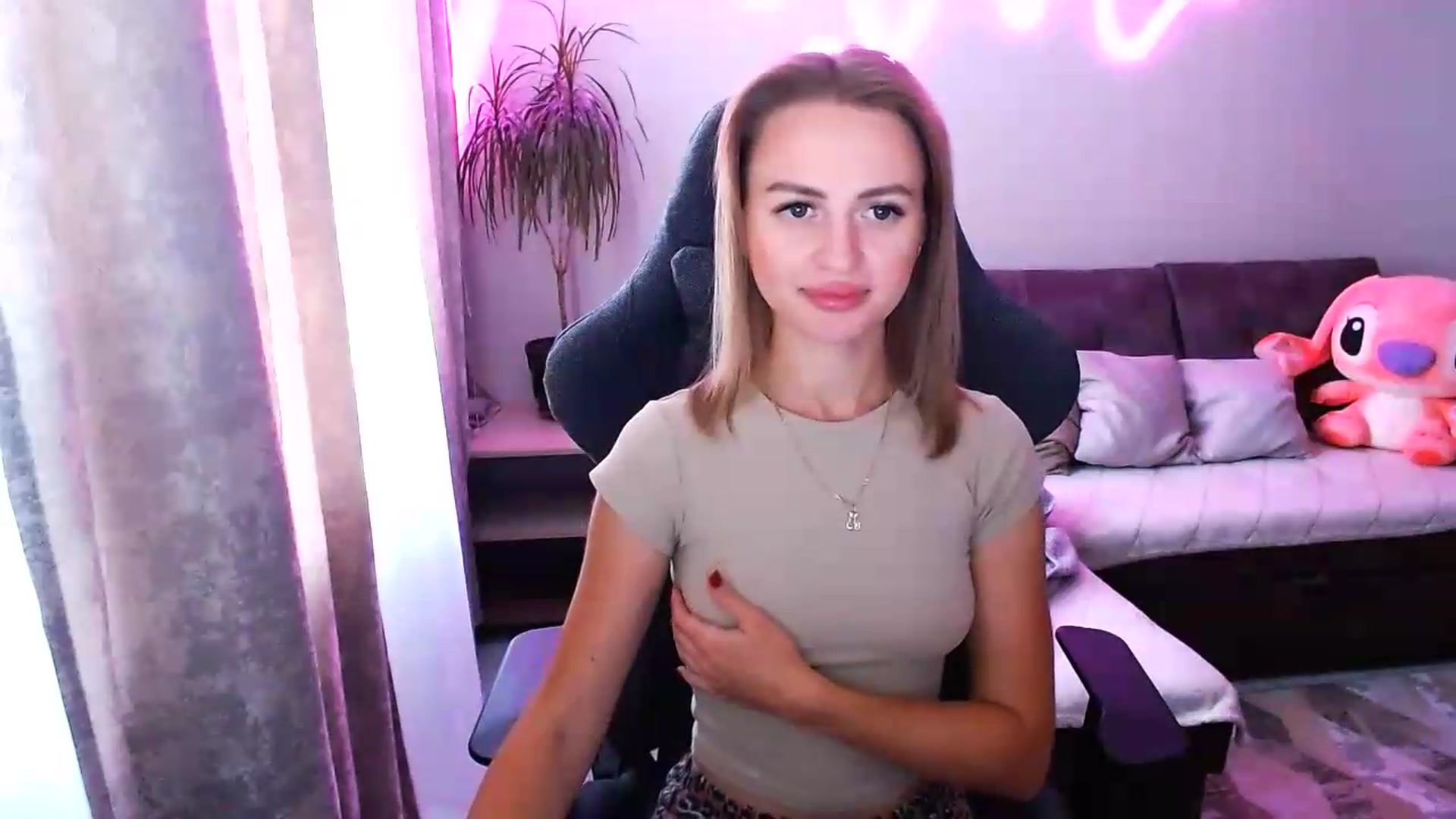 Gallery image thumbnail from BlackLovee's myfreecams stream on, 07/17/2026, 09:48 image 6 of 20