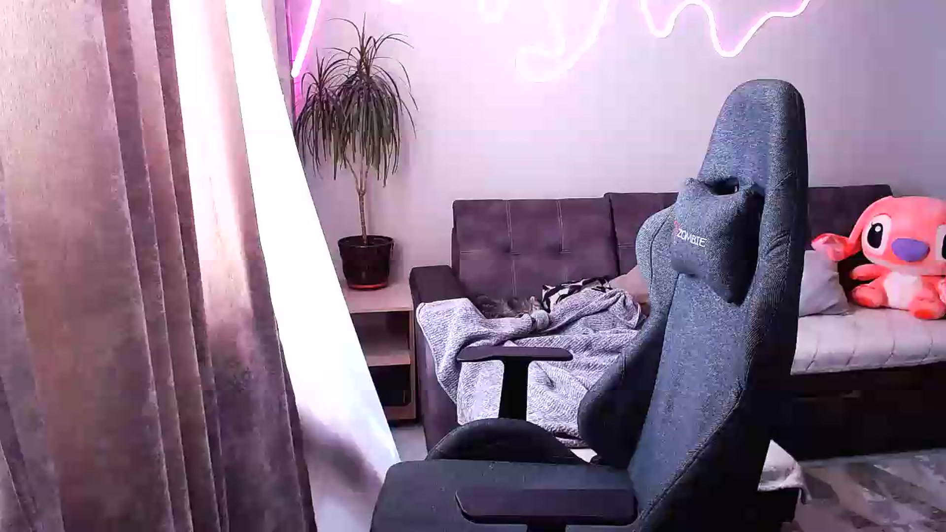 Gallery image thumbnail from BlackLovee's myfreecams stream on, 07/17/2026, 10:49 image 7 of 20