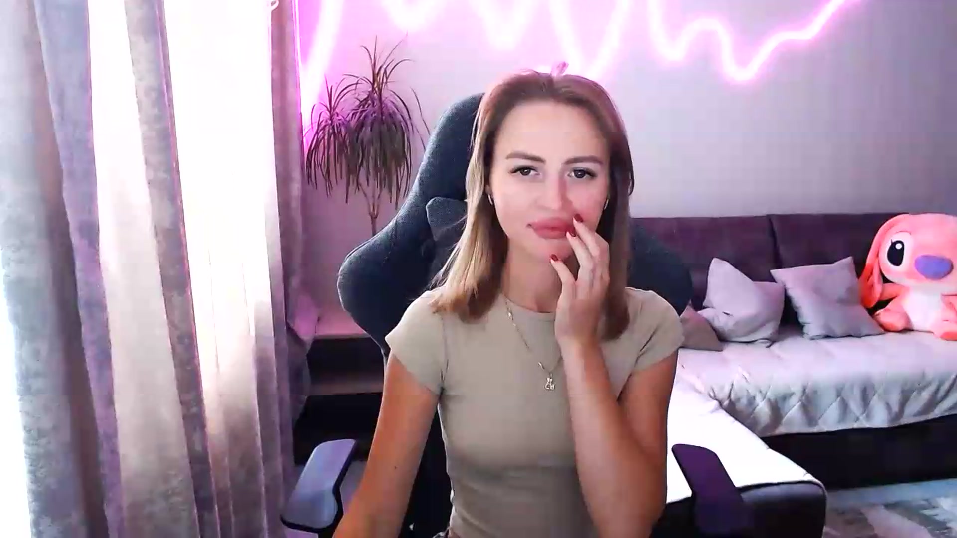 Gallery image thumbnail from BlackLovee's myfreecams stream on, 07/22/2026, 11:45 image 15 of 20