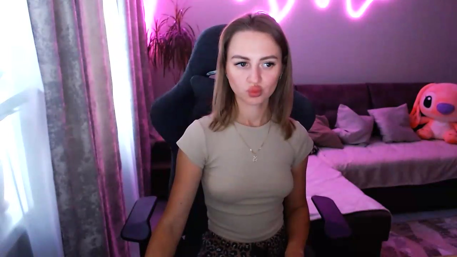 Gallery image thumbnail from BlackLovee's myfreecams stream on, 07/22/2026, 14:16 image 16 of 20