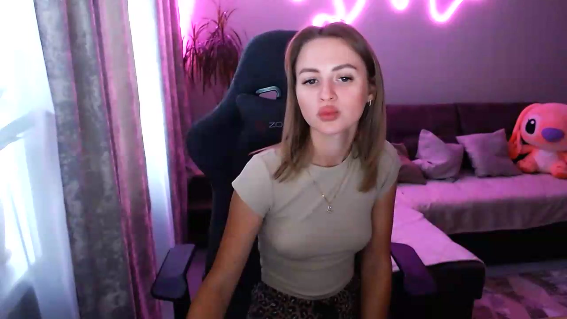 Gallery image thumbnail from BlackLovee's myfreecams stream on, 07/22/2026, 14:16 image 17 of 20