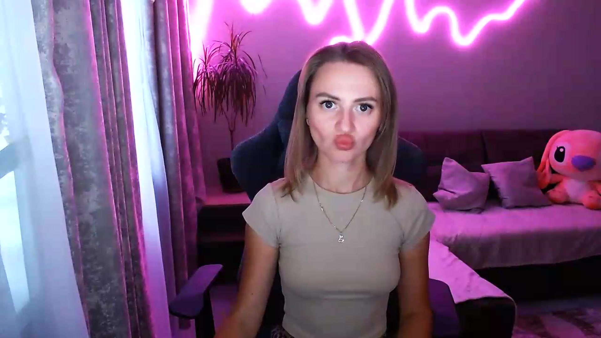 Gallery image thumbnail from BlackLovee's myfreecams stream on, 07/22/2026, 16:22 image 12 of 20