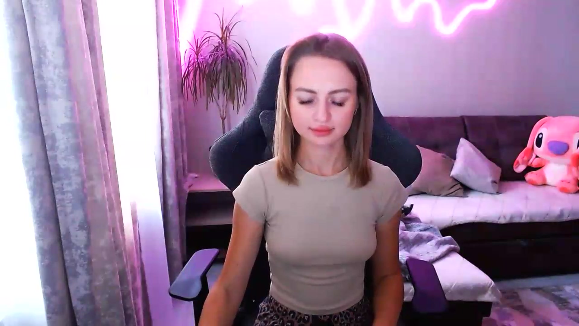 Gallery image thumbnail from BlackLovee's myfreecams stream on, 07/24/2026, 10:20 image 11 of 20
