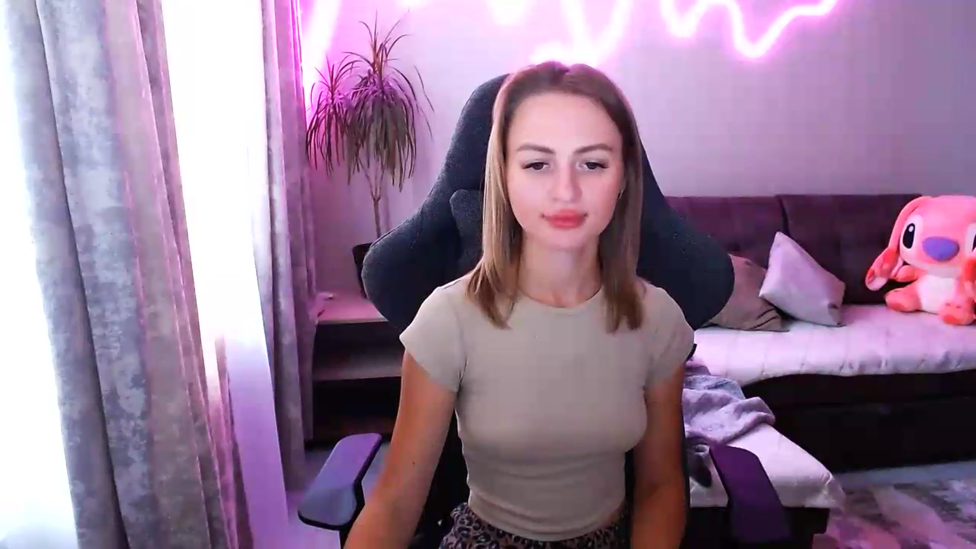 Gallery image thumbnail from BlackLovee's myfreecams stream on, 07/24/2026, 10:20 image 19 of 20