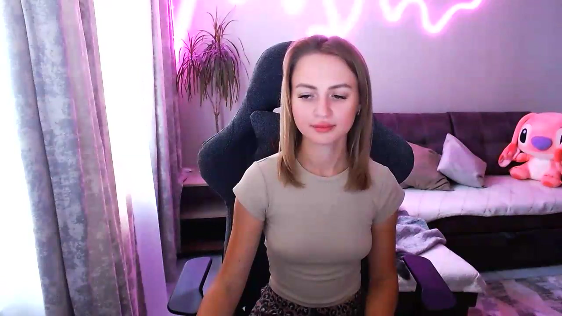 Gallery image thumbnail from BlackLovee's myfreecams stream on, 07/24/2026, 10:20 image 14 of 20