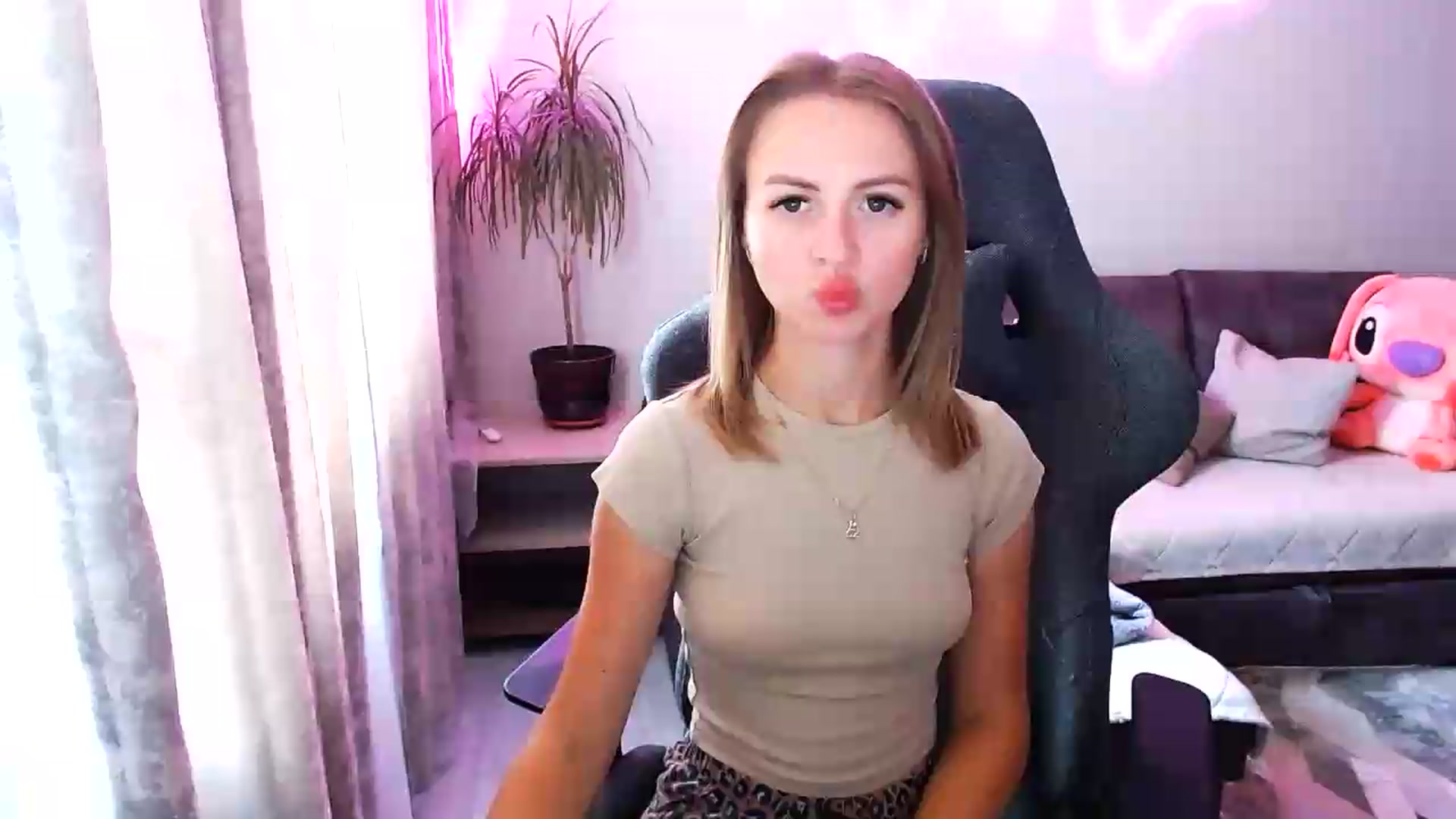 Gallery image thumbnail from BlackLovee's myfreecams stream on, 08/07/2026, 08:49 image 4 of 20