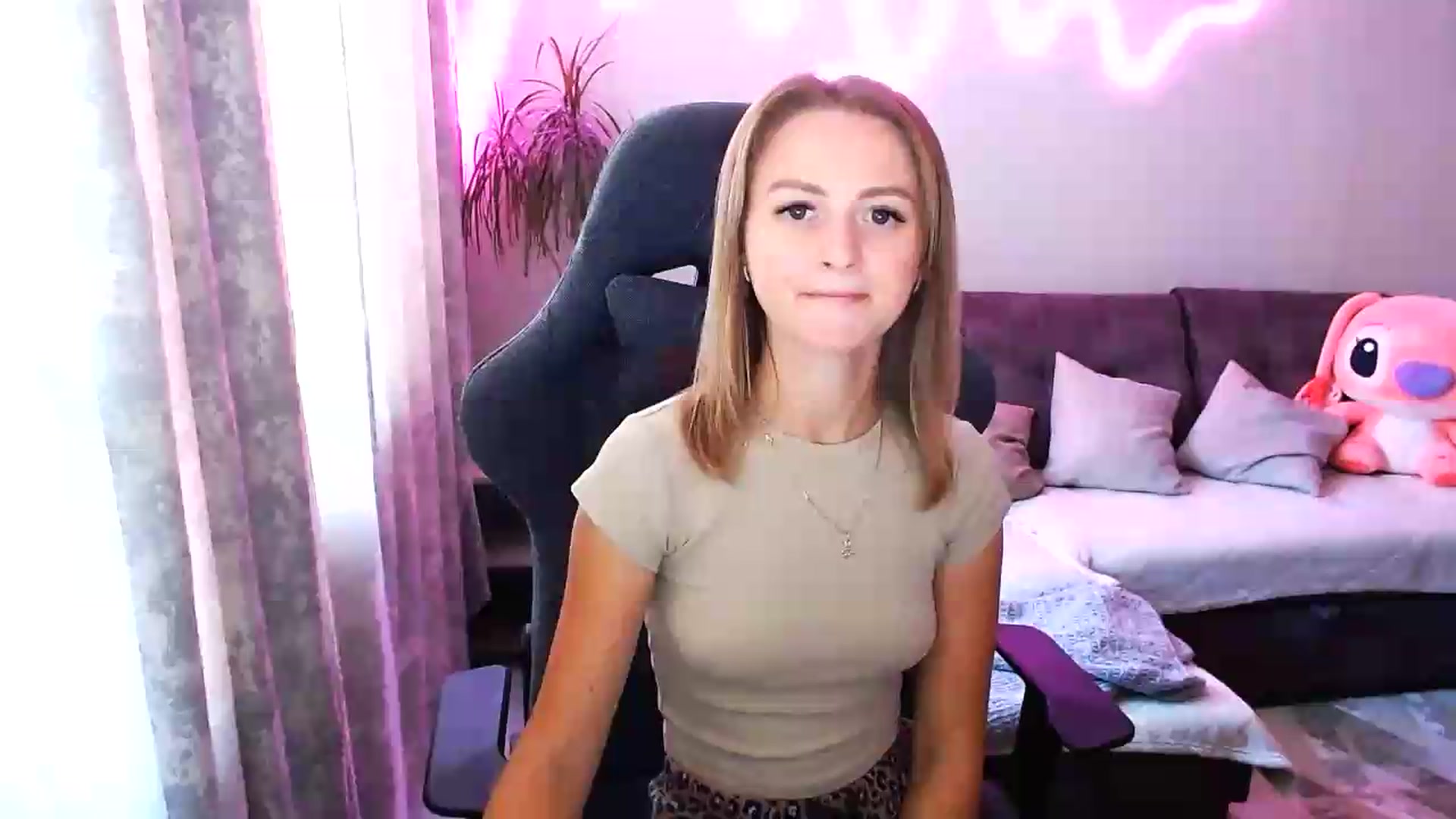 Gallery image thumbnail from BlackLovee's myfreecams stream on, 08/11/2026, 07:17 image 19 of 20