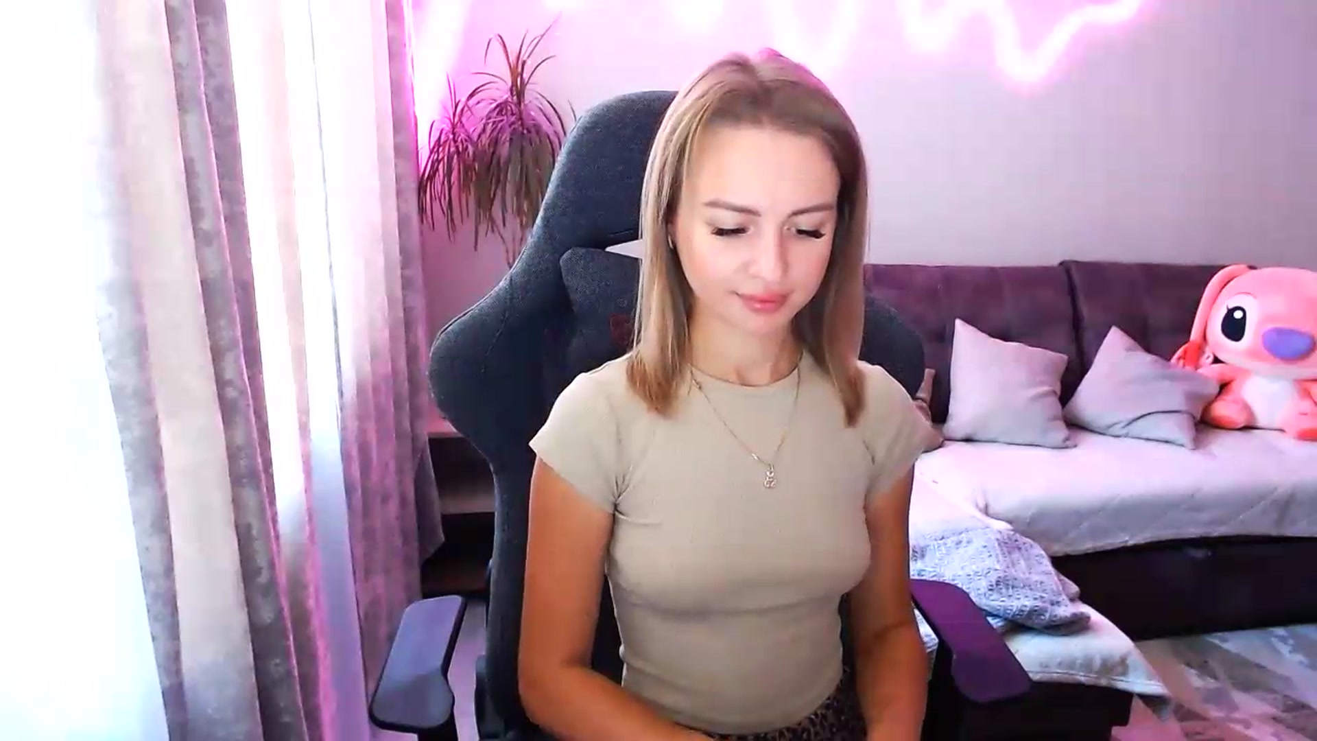 Gallery image thumbnail from BlackLovee's myfreecams stream on, 08/11/2026, 07:17 image 15 of 20