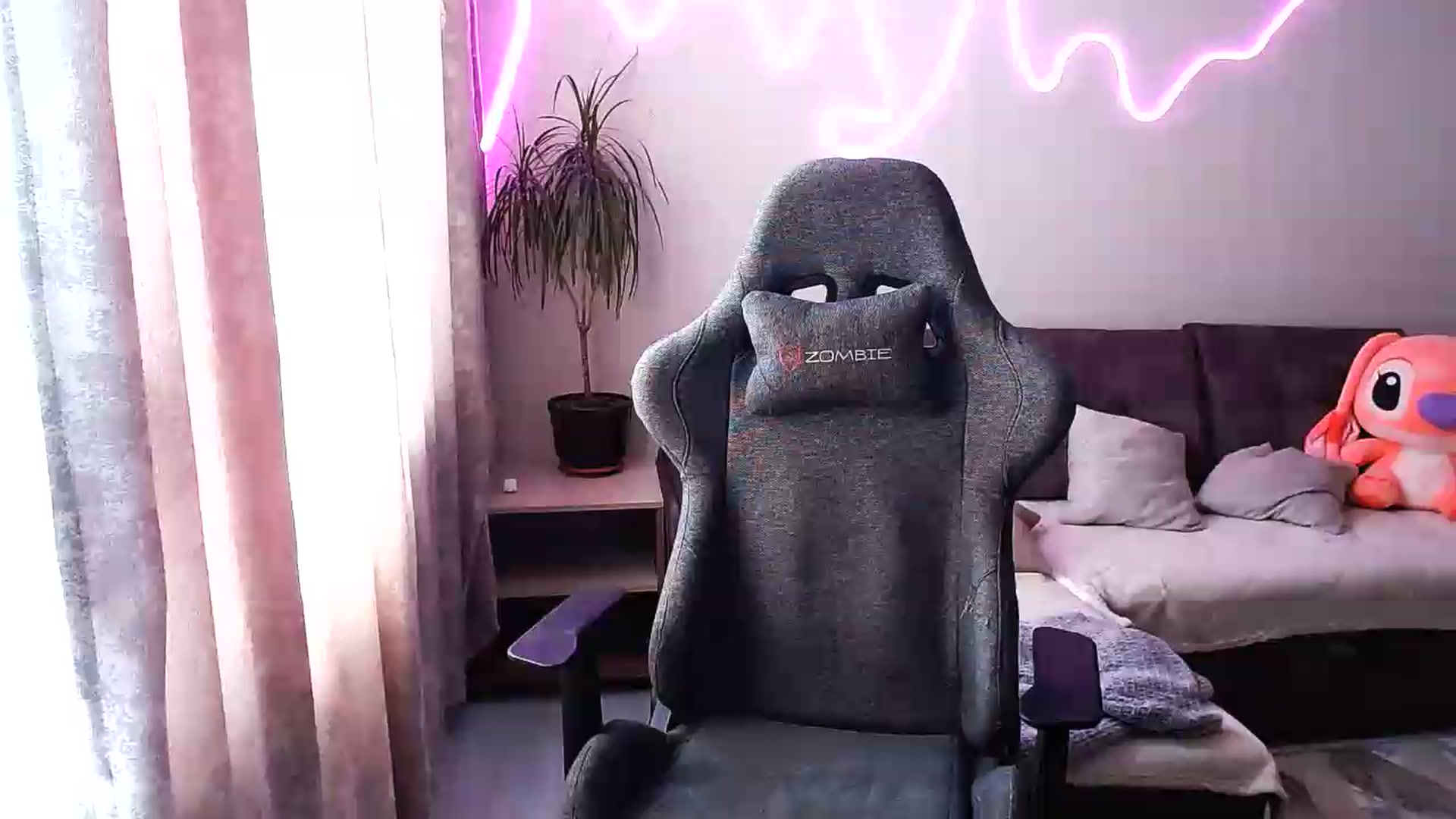 Gallery image thumbnail from BlackLovee's myfreecams stream on, 08/11/2026, 12:25 image 4 of 20