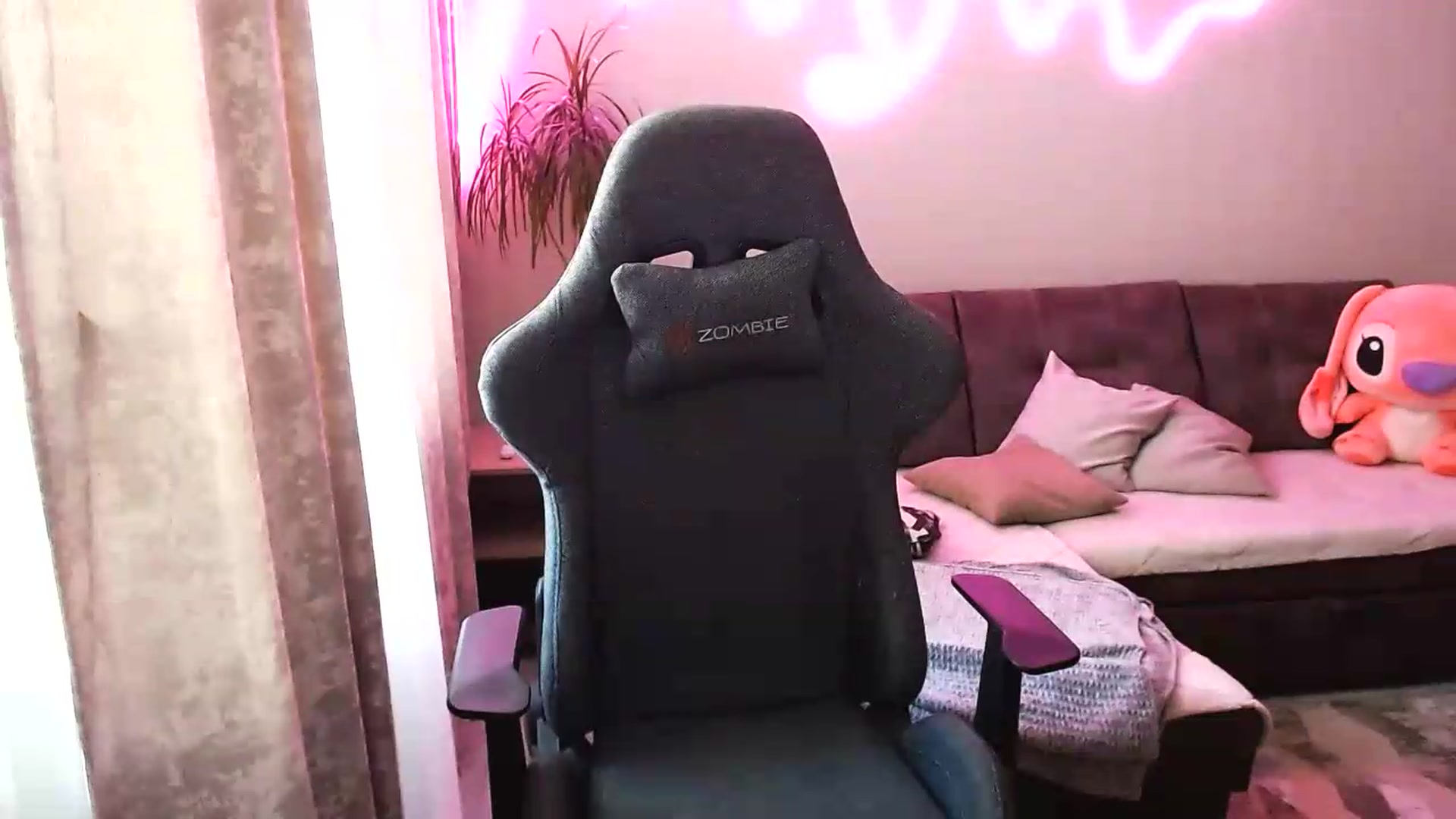 Gallery image thumbnail from BlackLovee's myfreecams stream on, 08/13/2026, 07:07 image 13 of 20