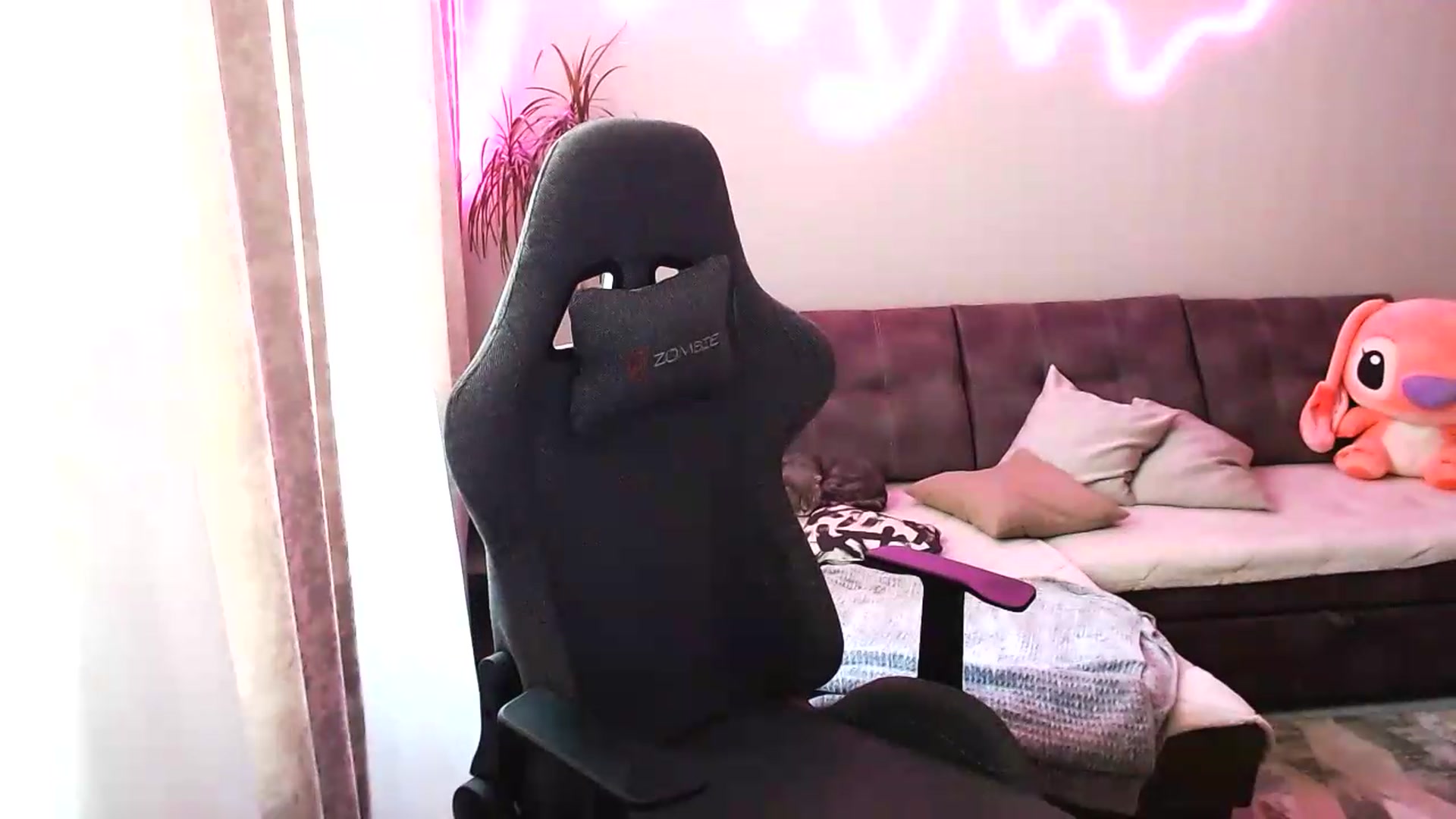 Gallery image thumbnail from BlackLovee's myfreecams stream on, 08/13/2026, 08:26 image 14 of 20