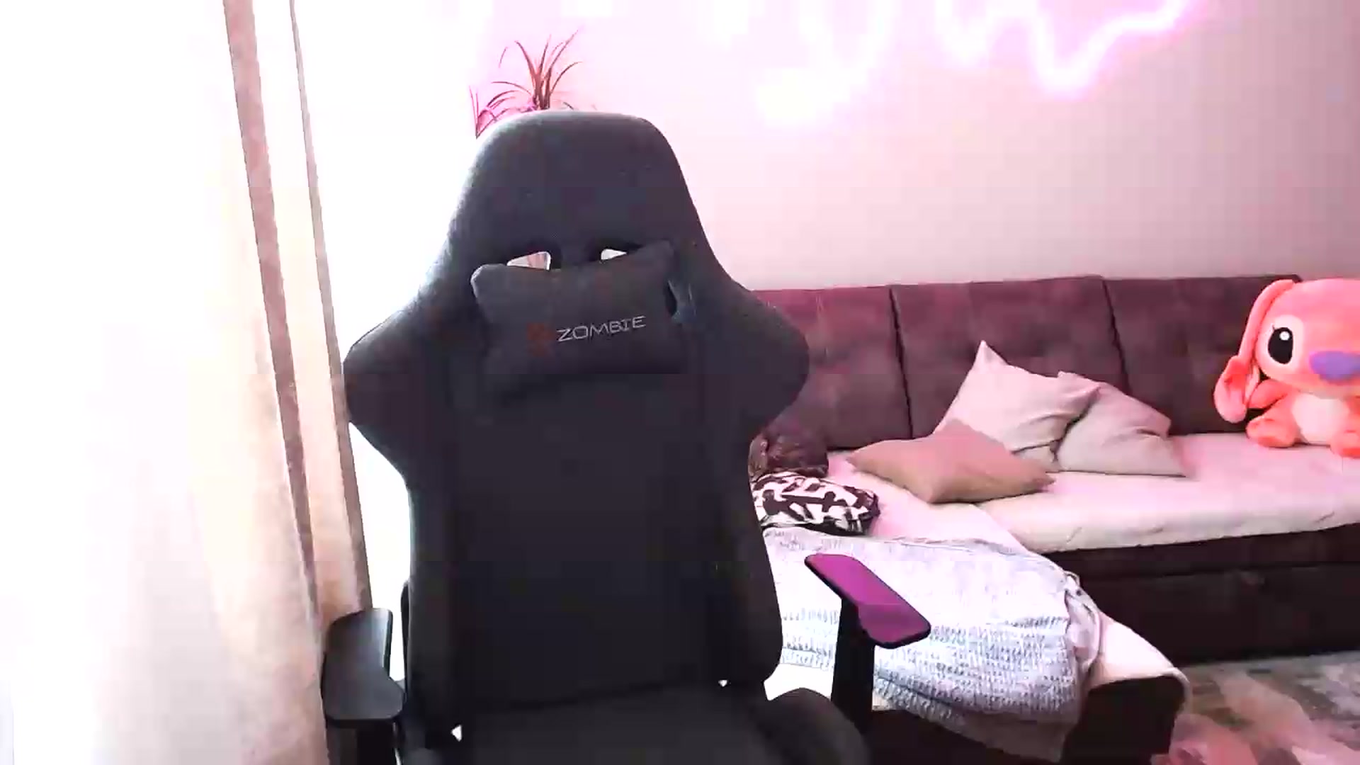 Gallery image thumbnail from BlackLovee's myfreecams stream on, 08/13/2026, 08:26 image 7 of 20